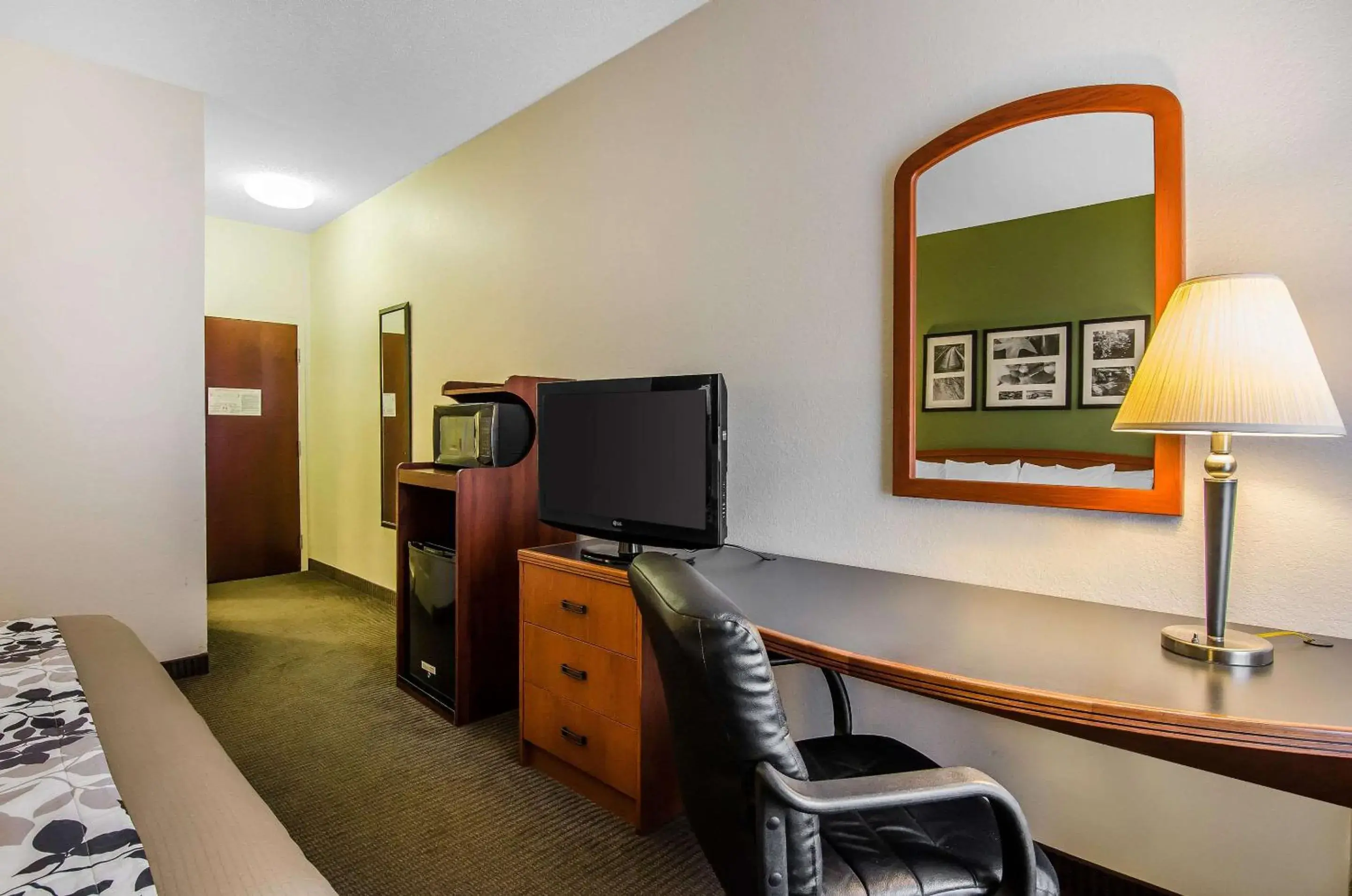 Photo of the whole room, TV/Entertainment Center in Sleep Inn & Suites Danville