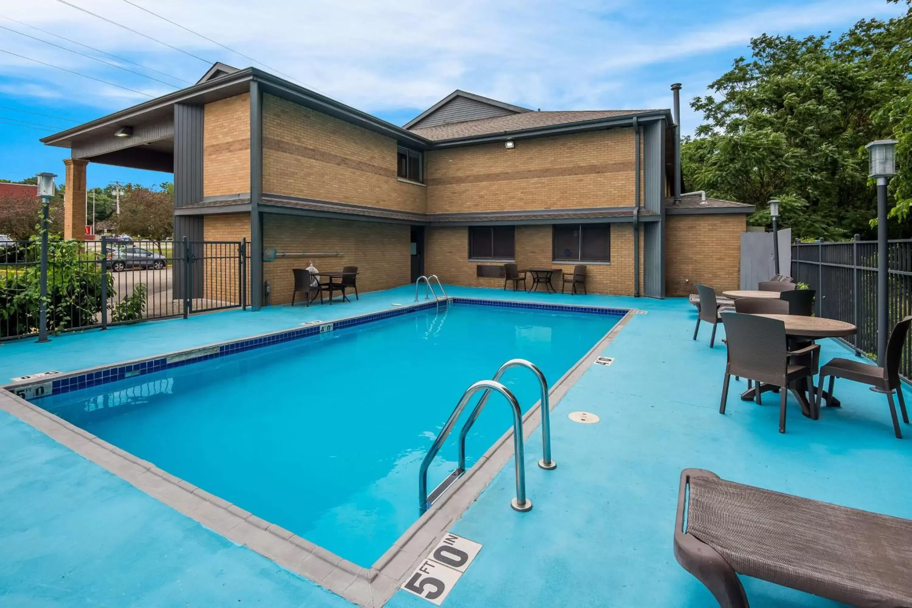 Pool view, Property Building in Best Western Riverside Inn