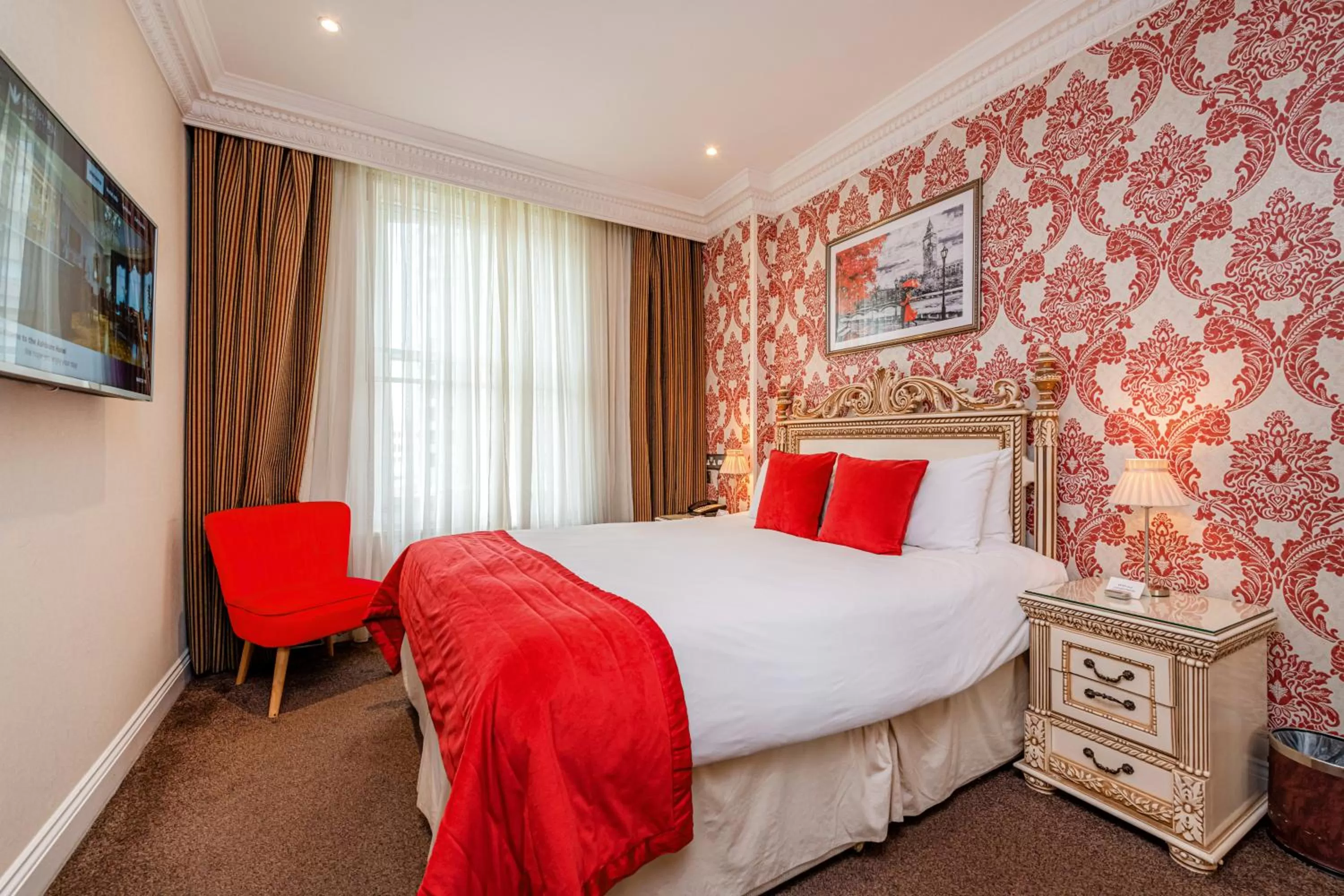 Bed in Ashburn Hotel