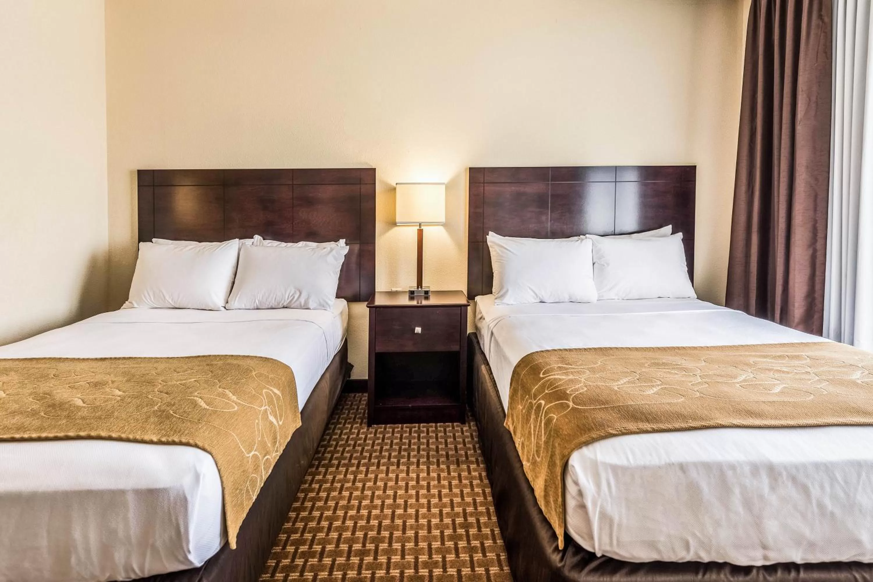 Bed in Comfort Suites Marion North