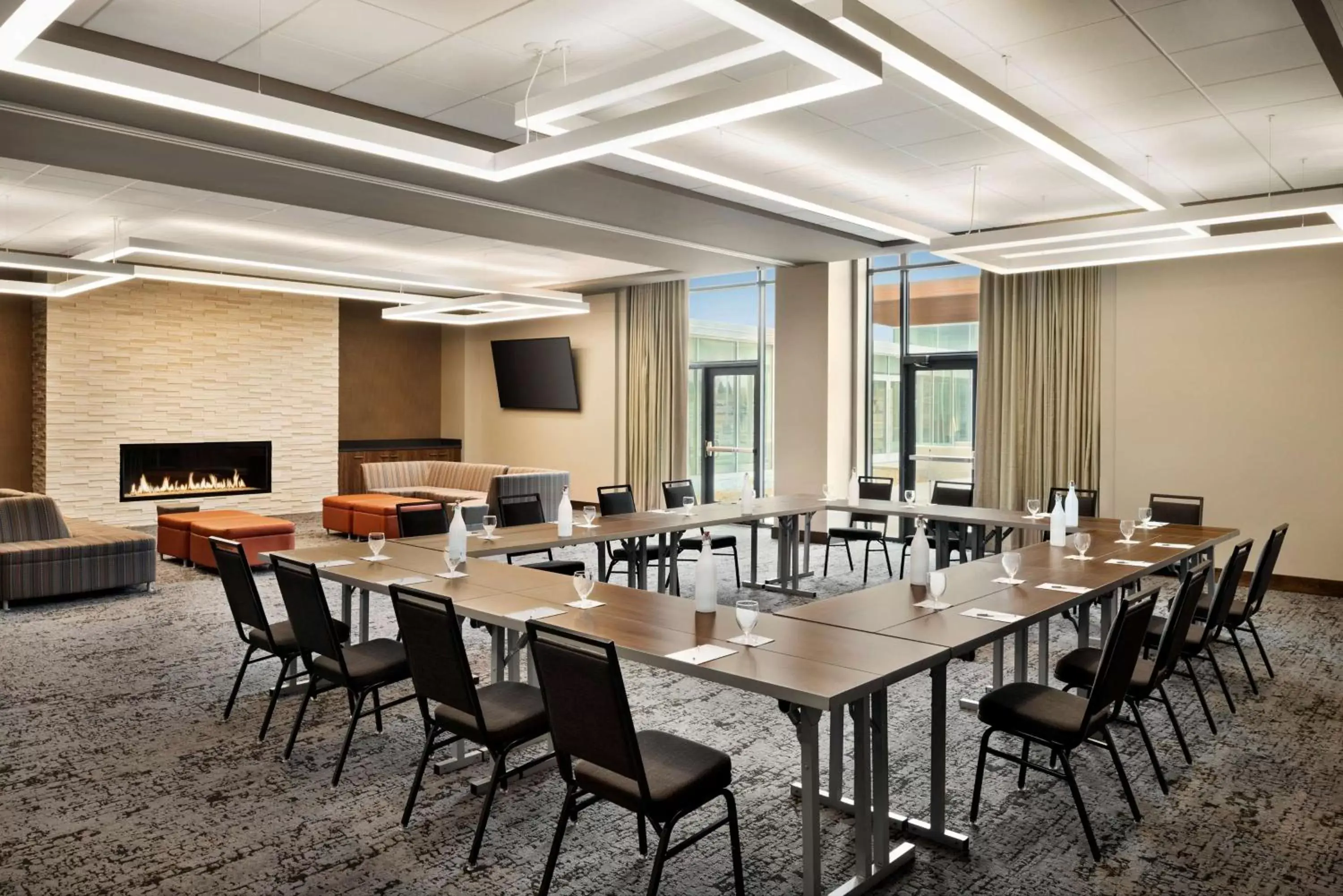 Meeting/conference room in Hilton Garden Inn Milwaukee Brookfield Conference Center