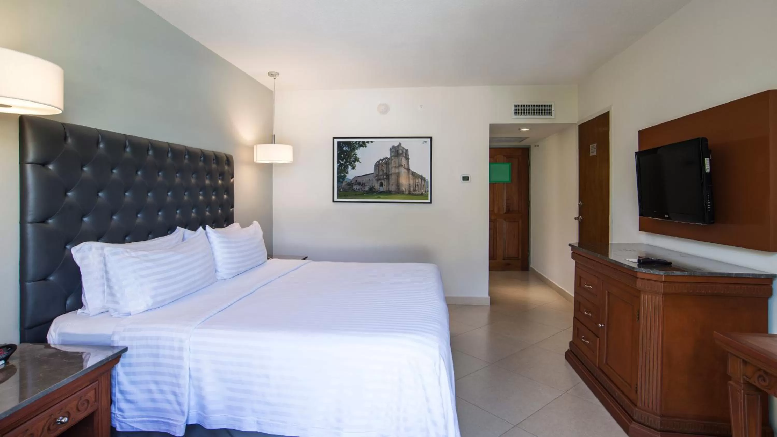 Photo of the whole room, Bed in Holiday Inn Tuxtla Gutierrez by IHG