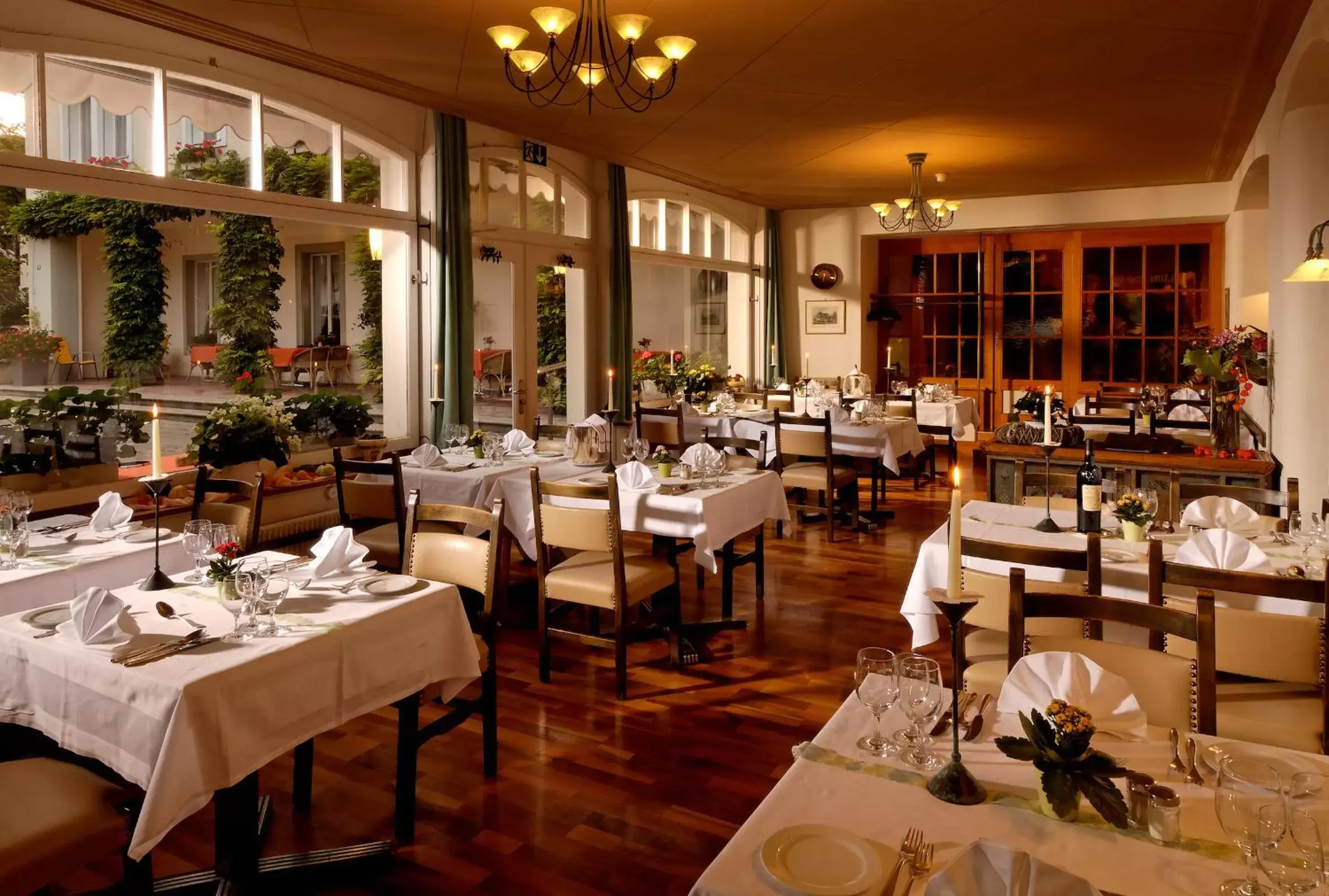 Restaurant/Places to Eat in Hotel Beausite