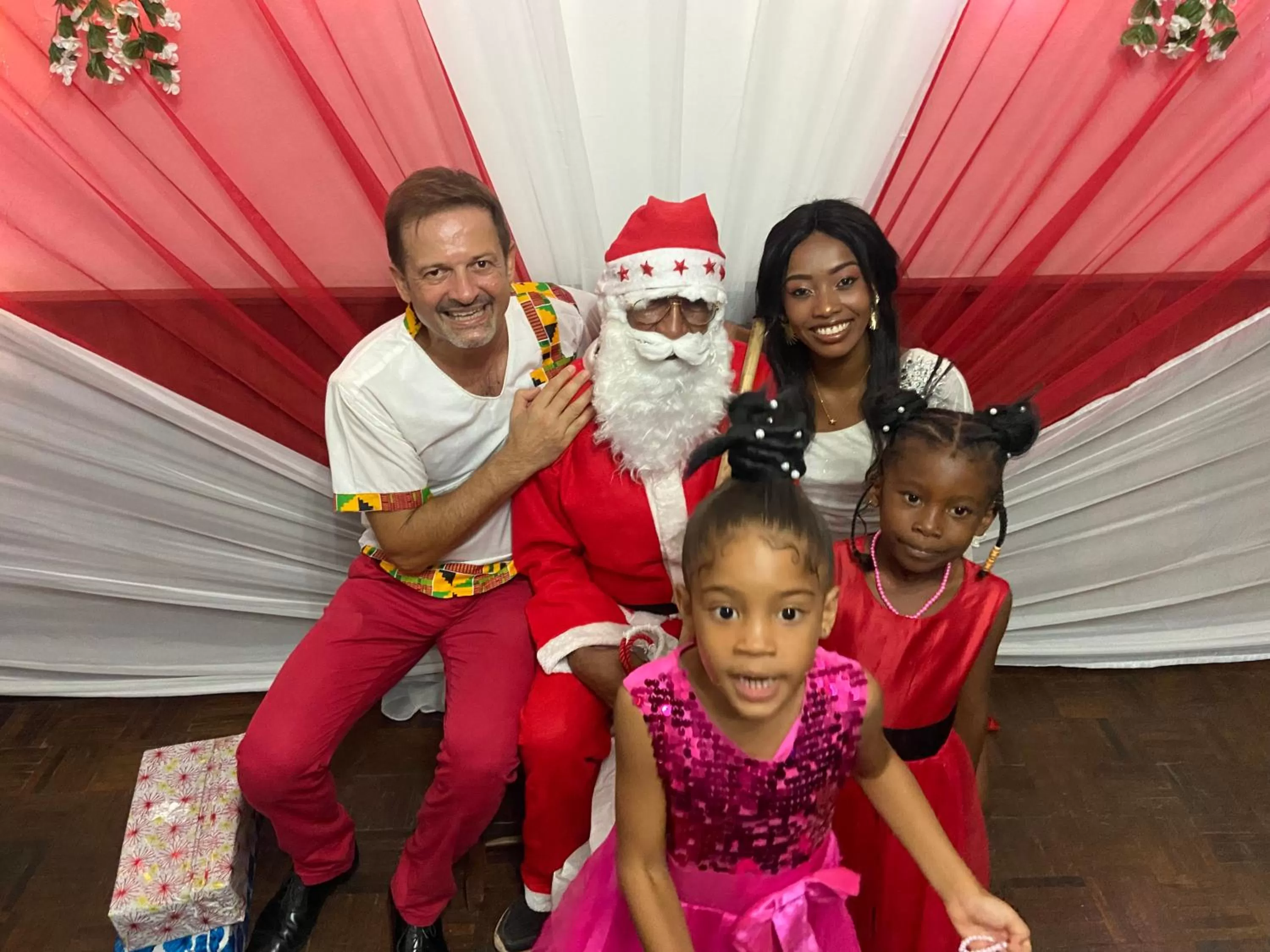 People in Hôtel Restaurant Coco Lodge Majunga