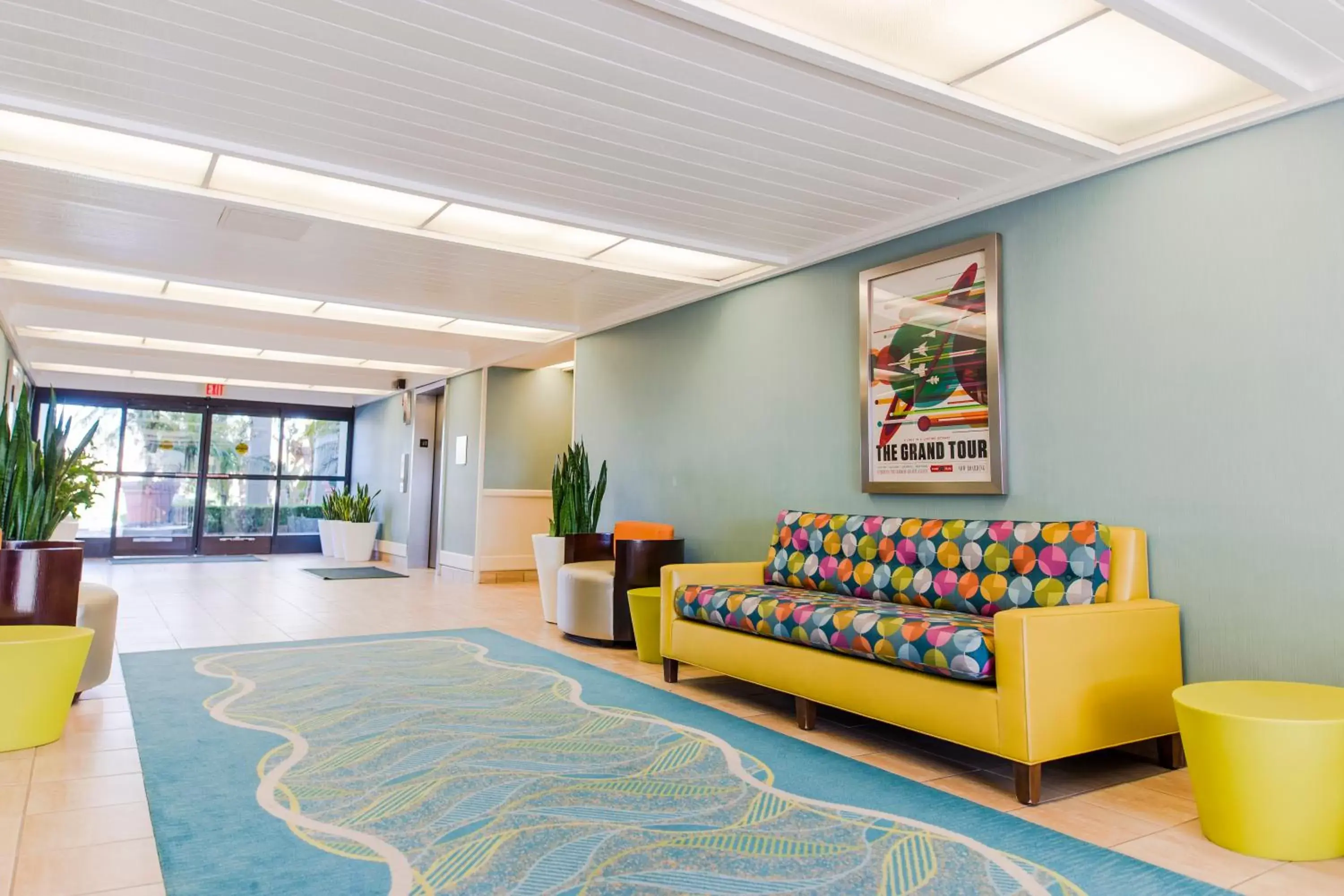 Lobby or reception in Howard Johnson by Wyndham Anaheim Hotel and Water Playground Lobby or reception in Howard Johnson by Wyndham Anaheim Hotel and Water Playground