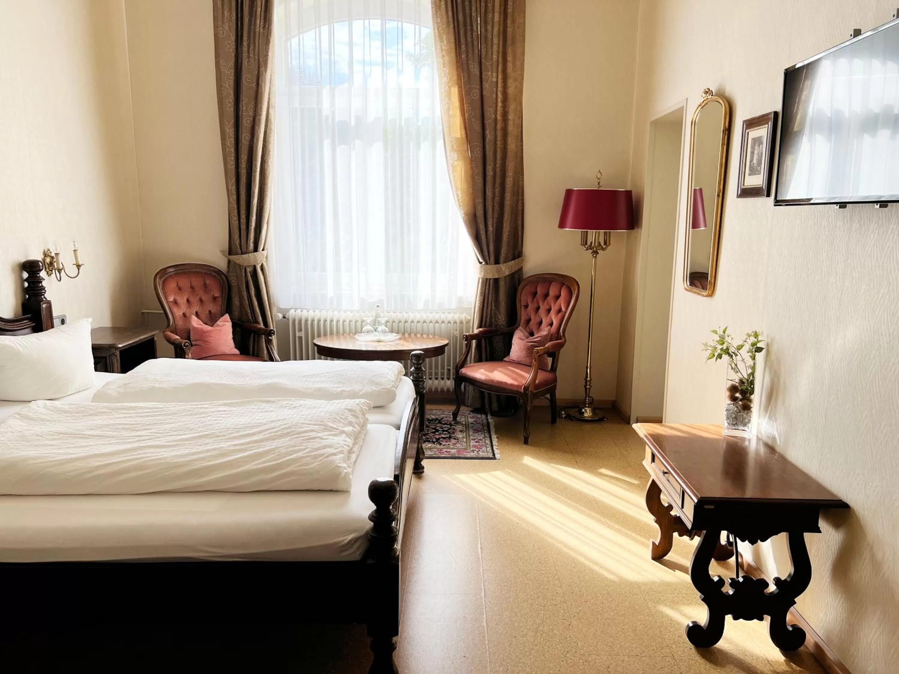 Photo of the whole room, Bed in Hotel Kühler Krug