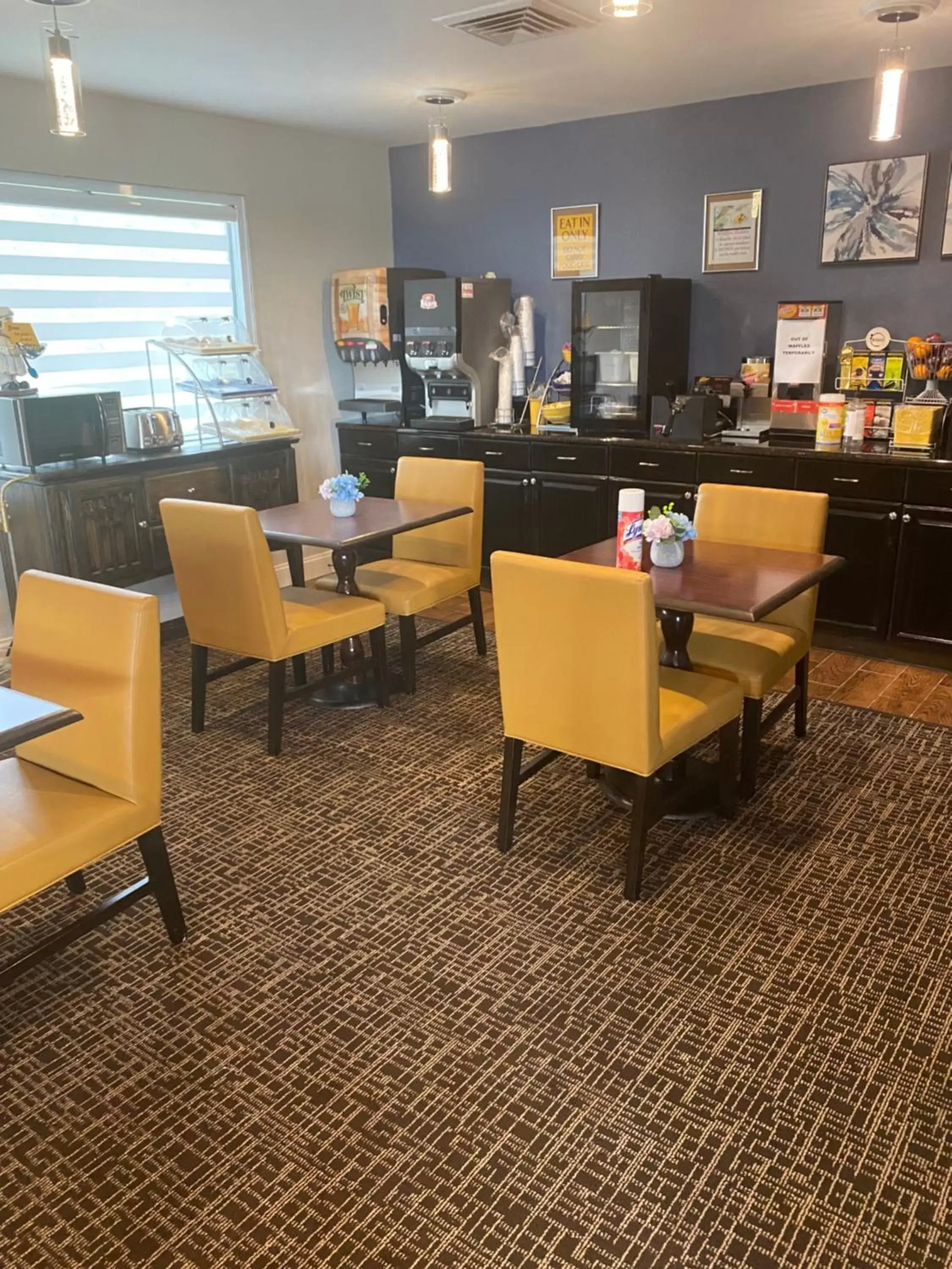 Restaurant/Places to Eat in Fairview Inn - Greensboro Airport