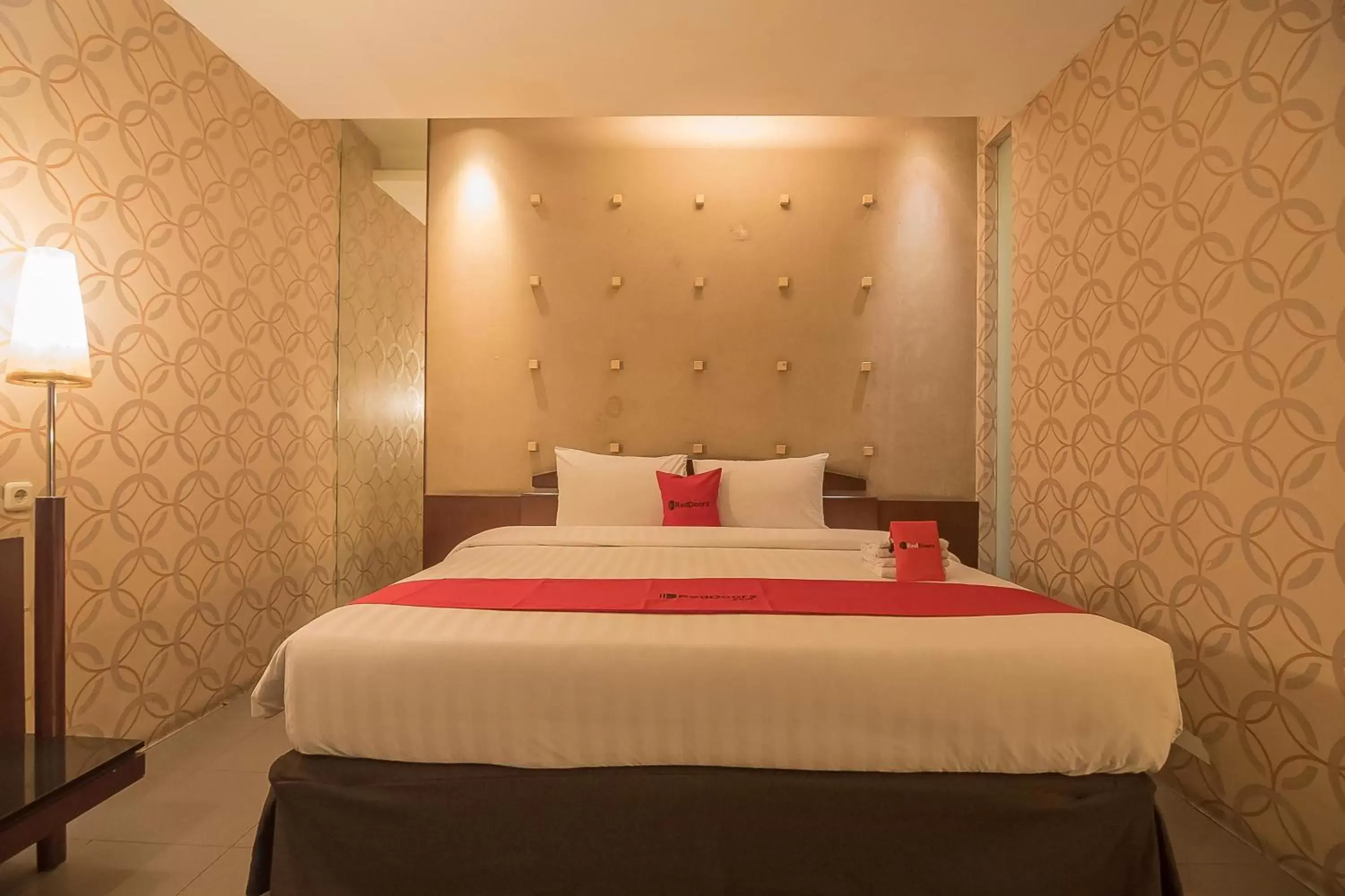 Bedroom, Bed in RedDoorz Plus @ Cipaganti Street 3