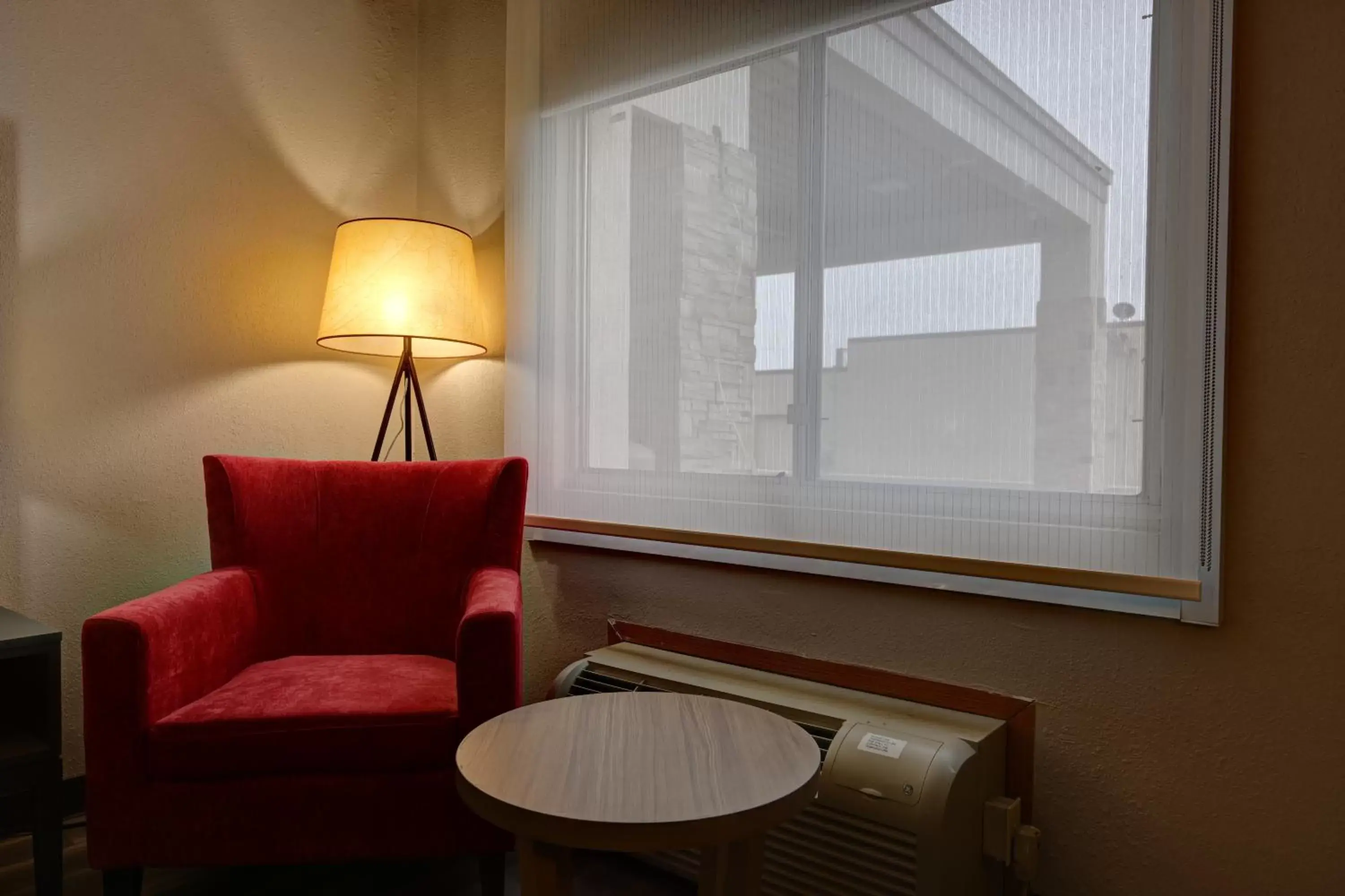 Seating Area in Country Inn & Suites by Radisson, Pierre, SD