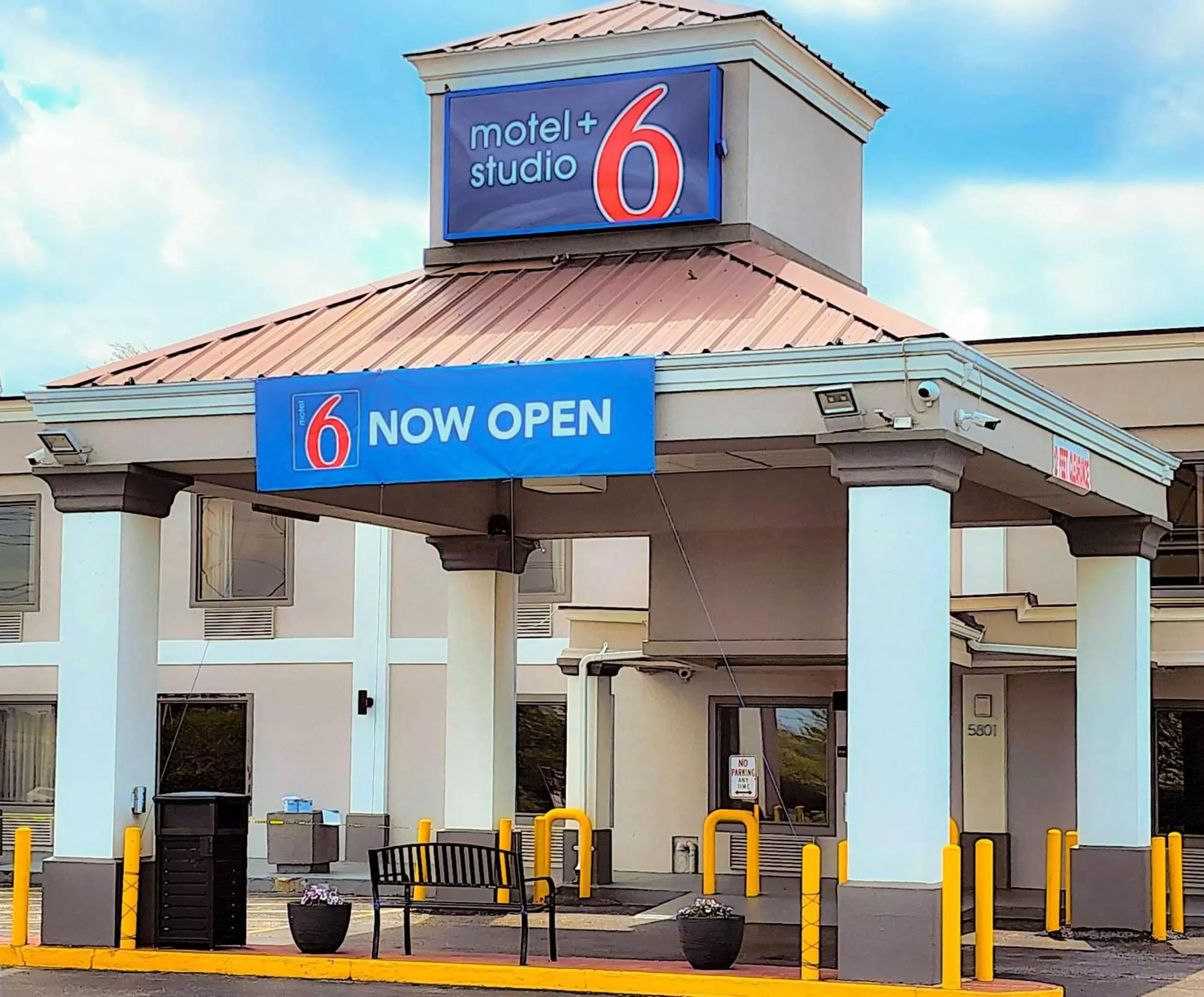 Property building in Motel 6 Catonsville MD Baltimore West