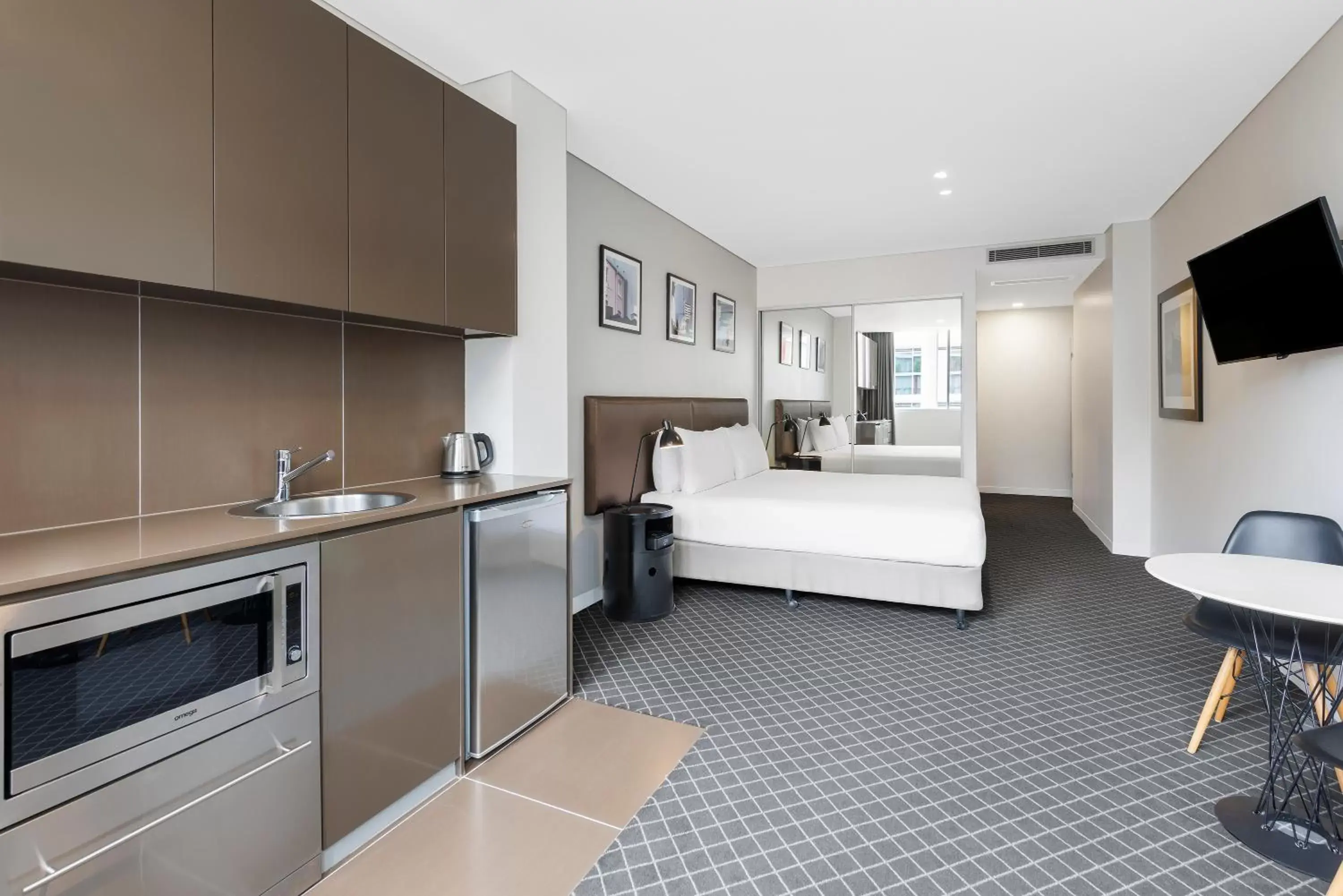 Bed in Holiday Inn & Suites Sydney Bondi Junction, an IHG Hotel
