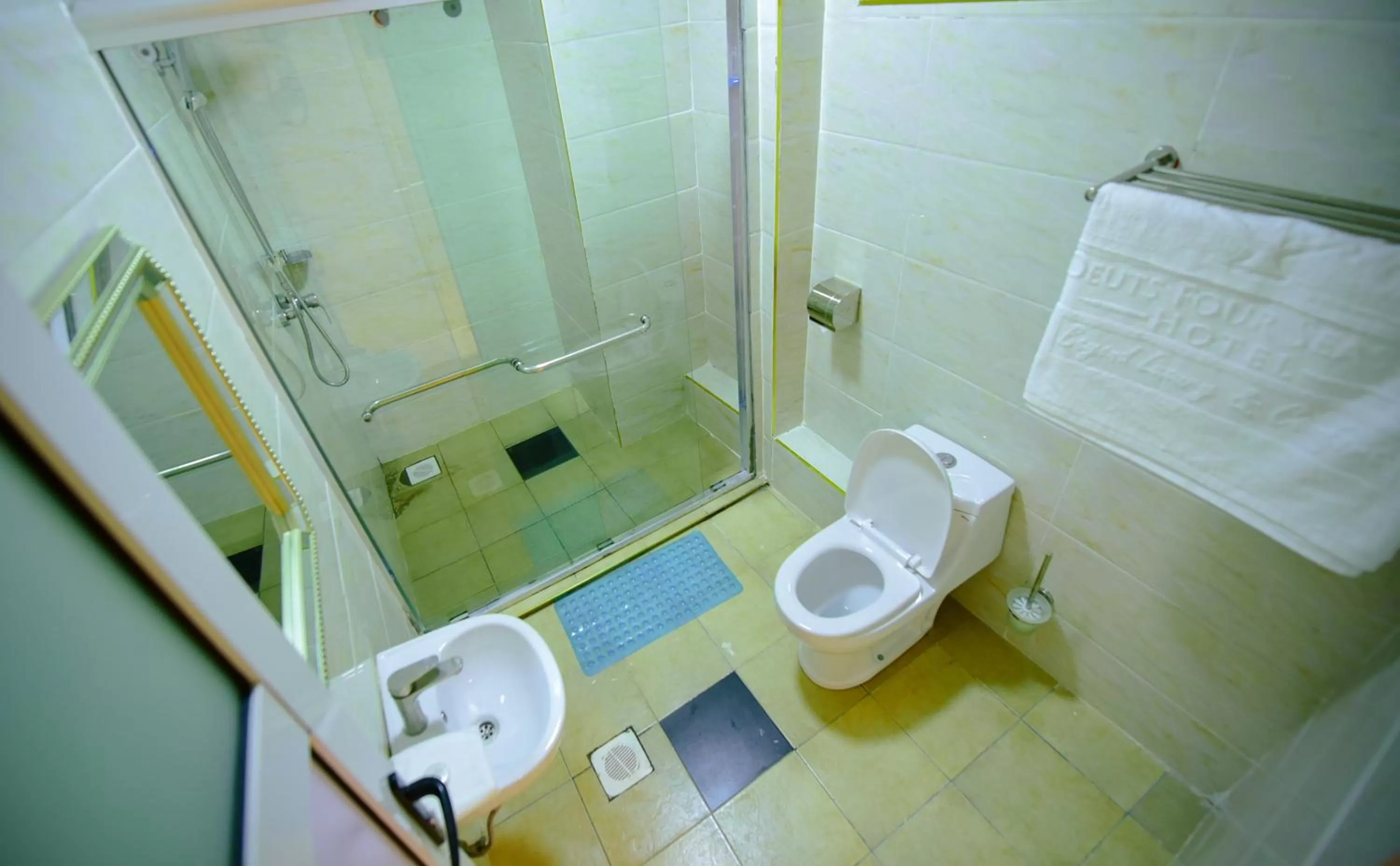 Bathroom in Deuts Four Seasons Hotel