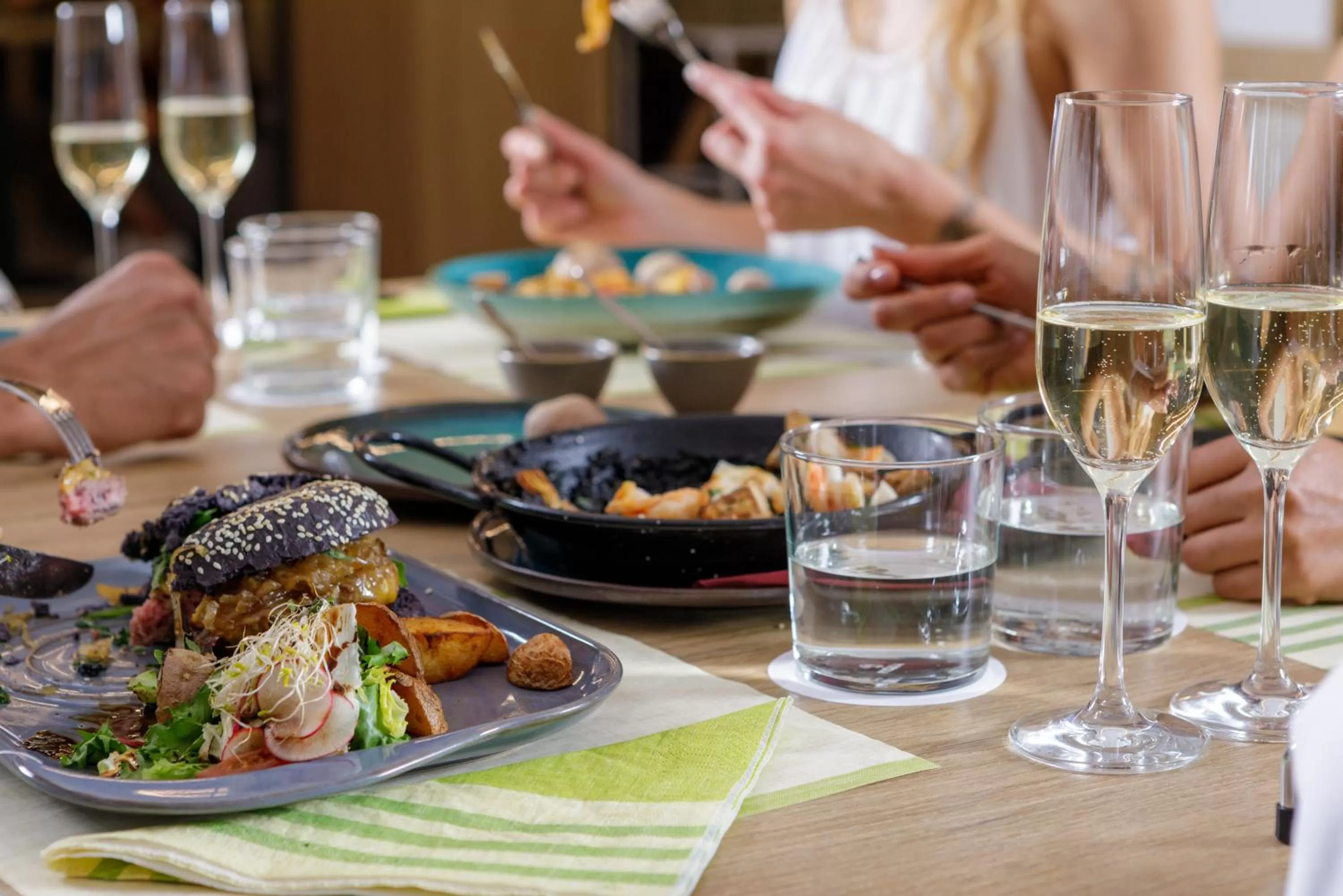 Restaurant/places to eat in MYND Adeje