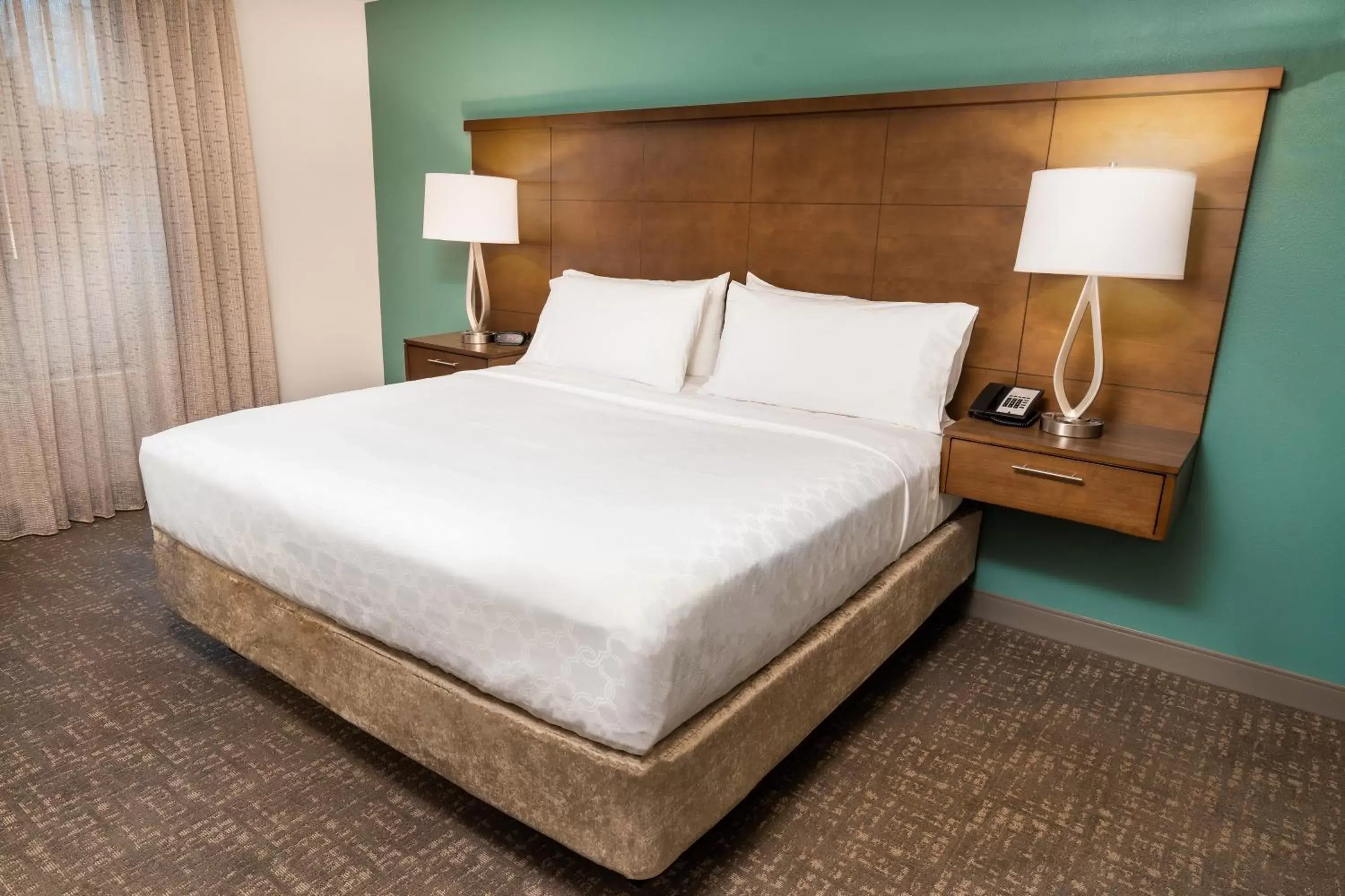 Photo of the whole room, Bed in Staybridge Suites Coeur d'Alene, an IHG Hotel