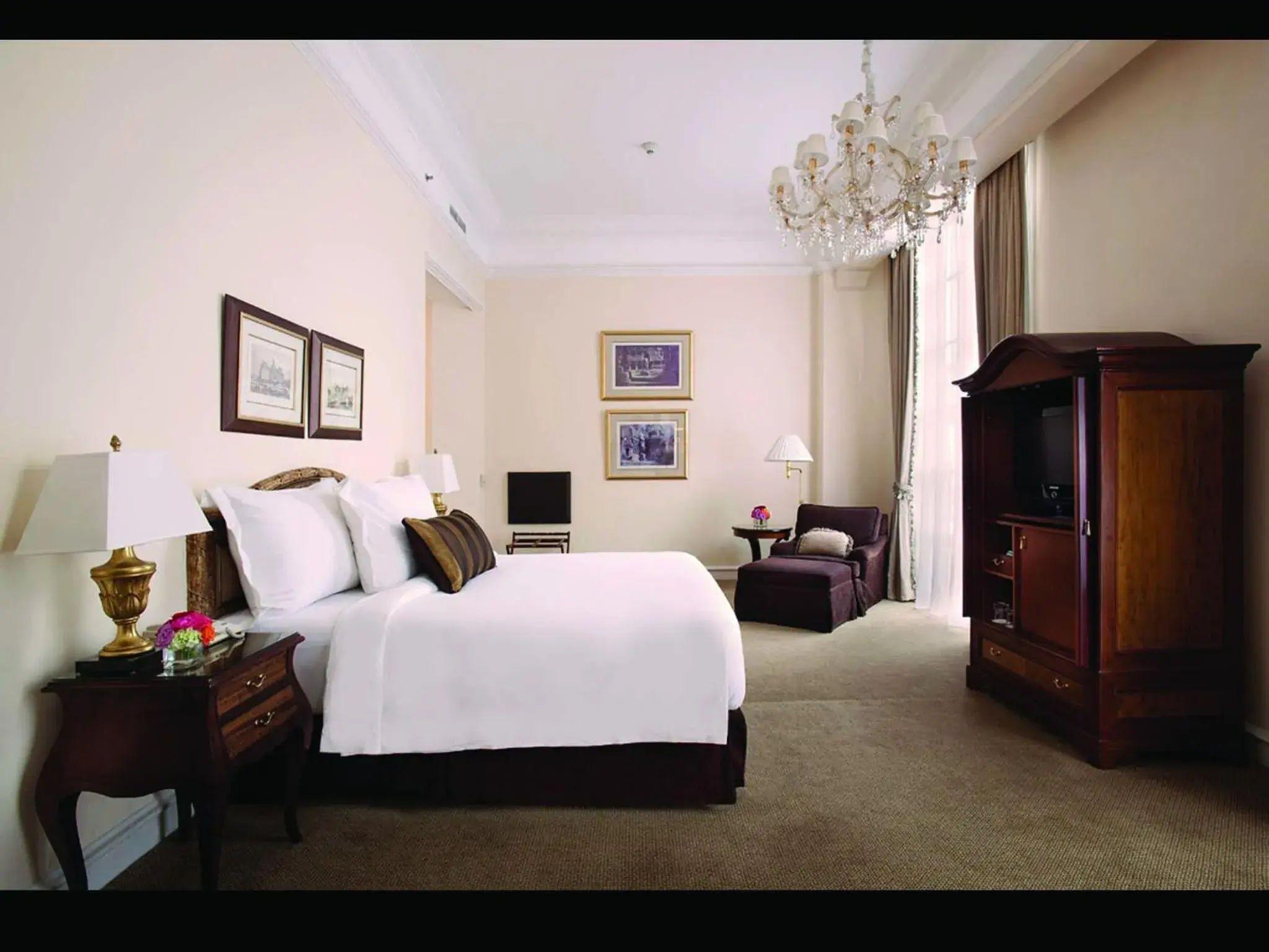 Bedroom, TV/Entertainment Center in Hotel Gran Mahakam