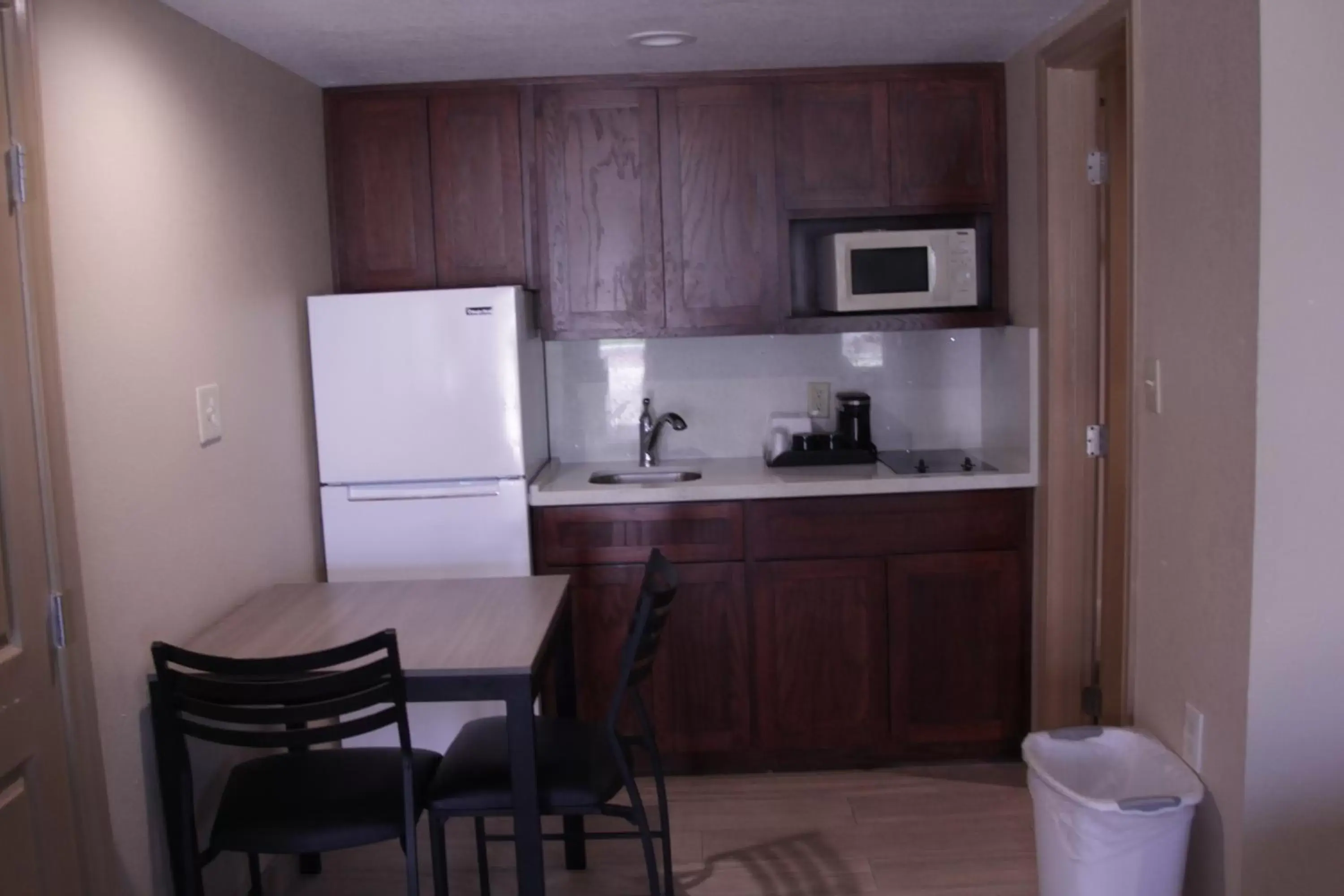 Kitchen/Kitchenette in Americas Best Value Inn Port Aransas