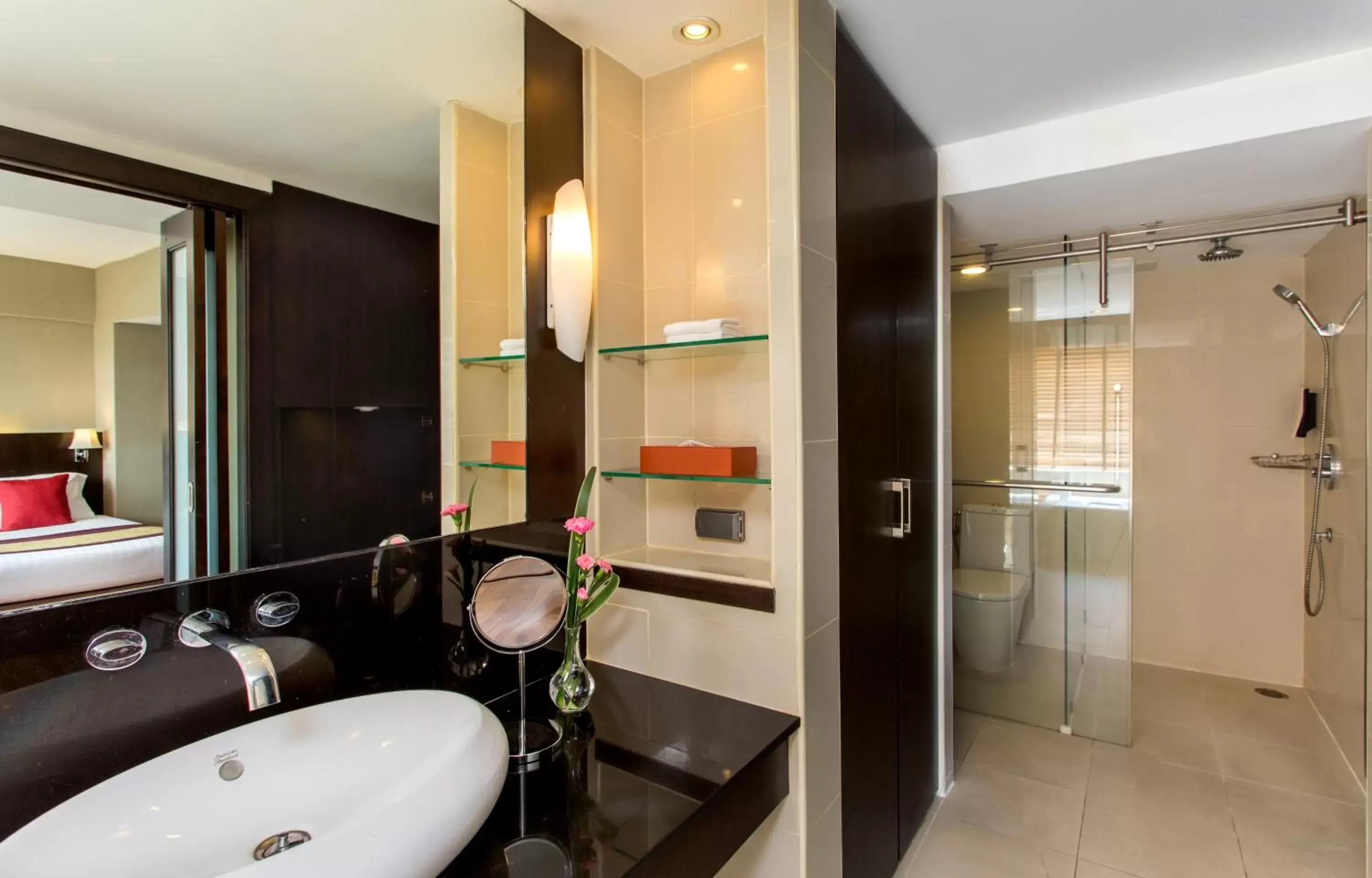 Bathroom in Ramada Plaza by Wyndham Bangkok Menam Riverside