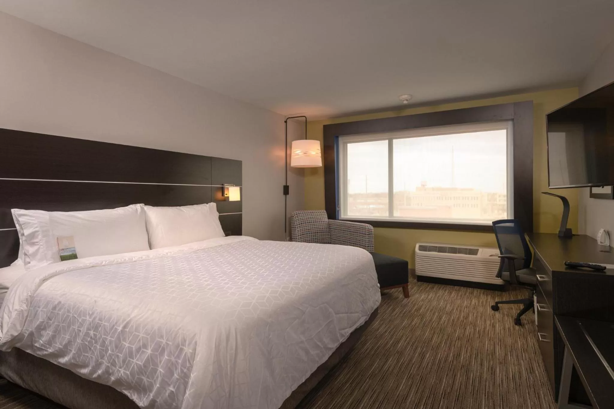 Photo of the whole room, Bed in Holiday Inn Express & Suites - Tulsa Downtown - Arts District by IHG