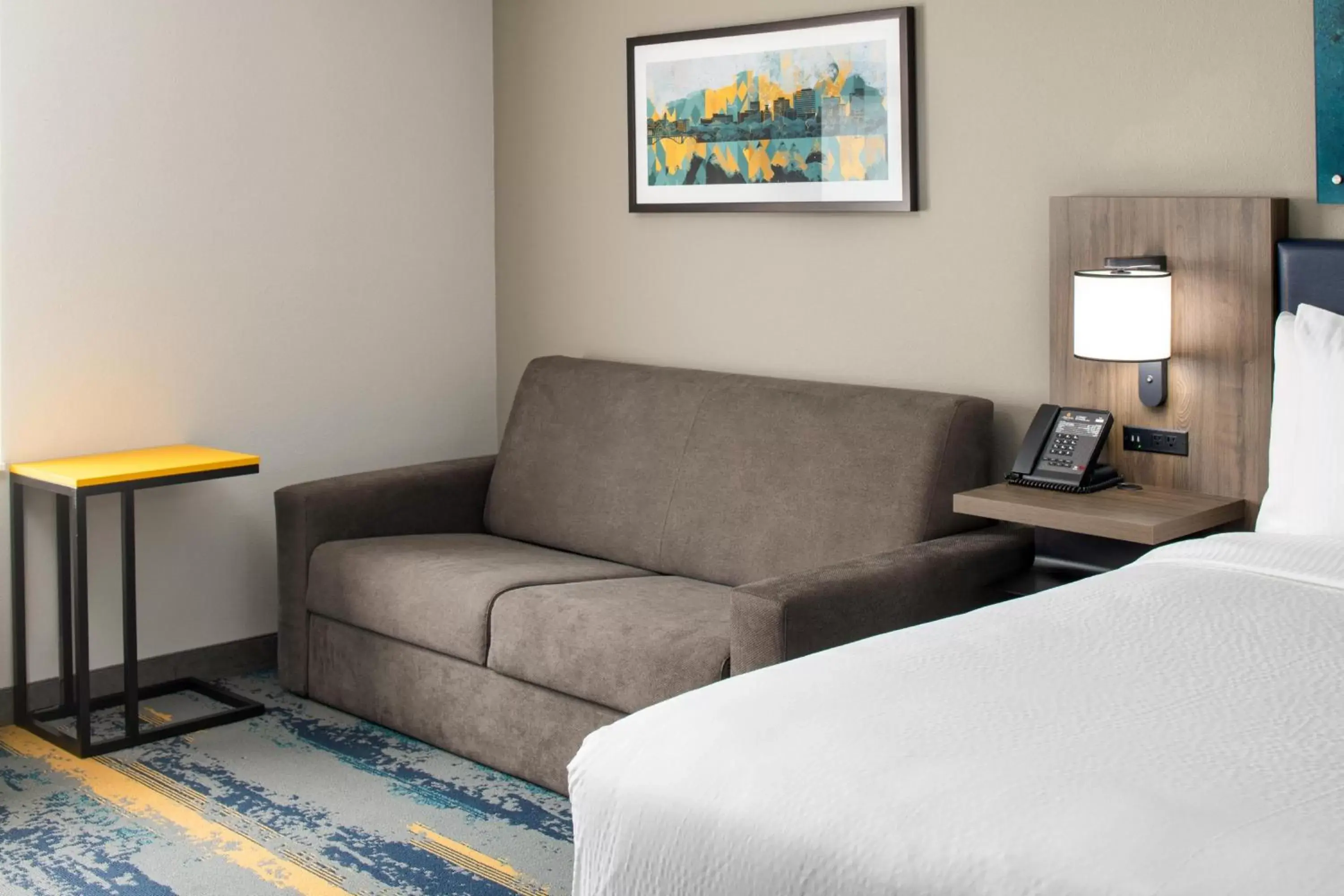 Bed, Seating Area in La Quinta Inn & Suites by Wyndham Spokane Downtown