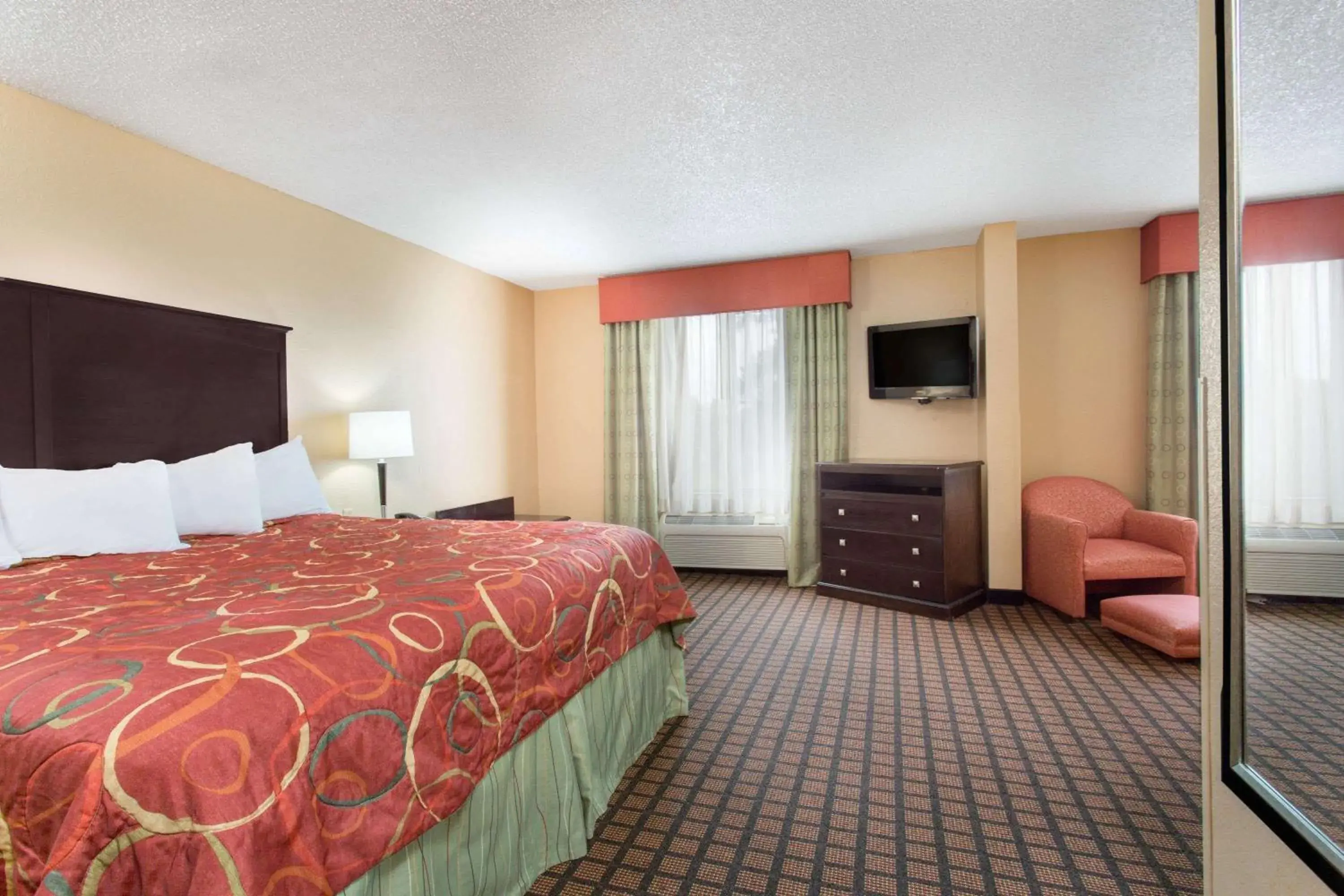 Photo of the whole room, Bed in Super 8 by Wyndham Texarkana AR