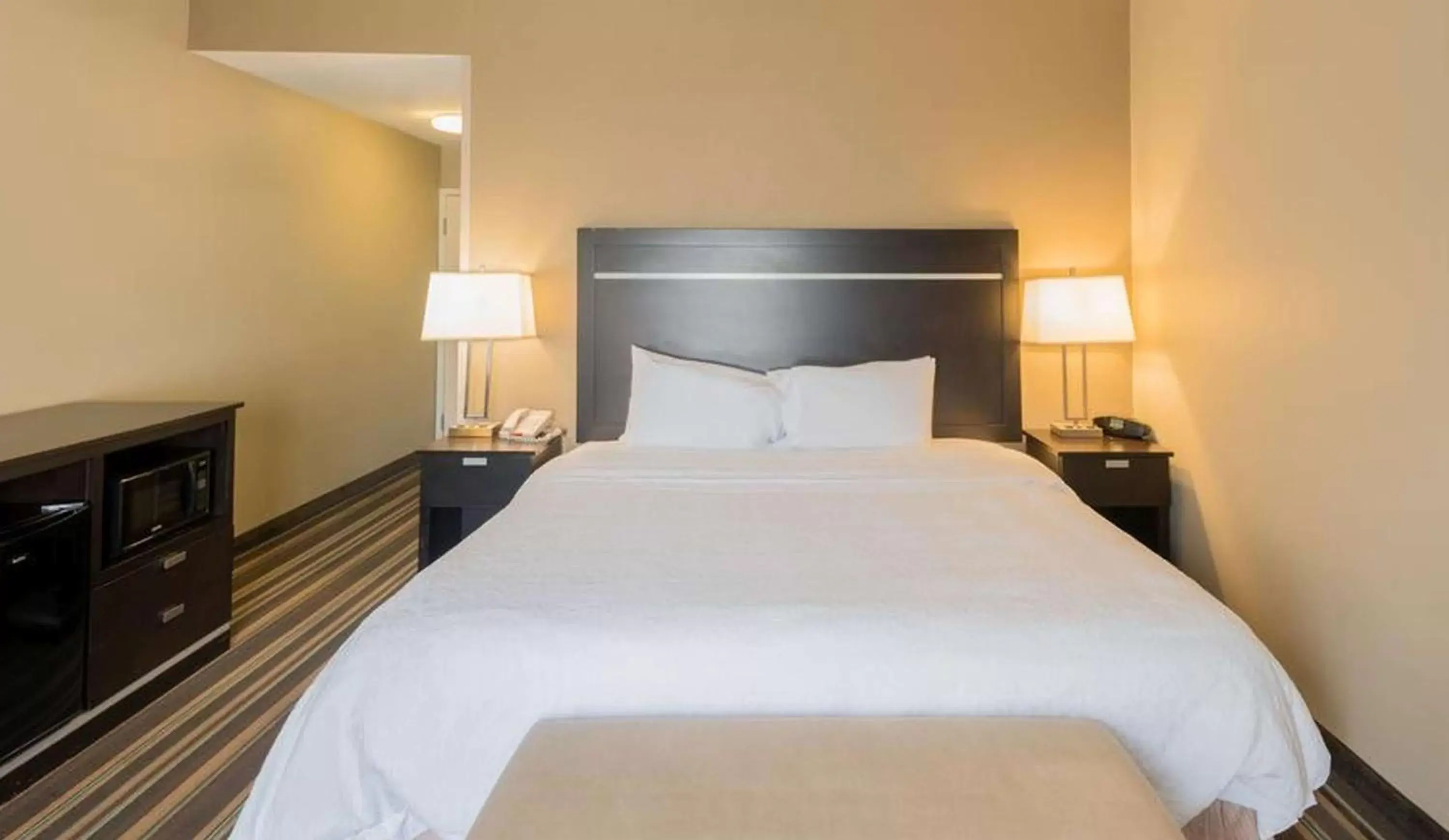 Bed in Hampton Inn New Albany Bed in Hampton Inn New Albany