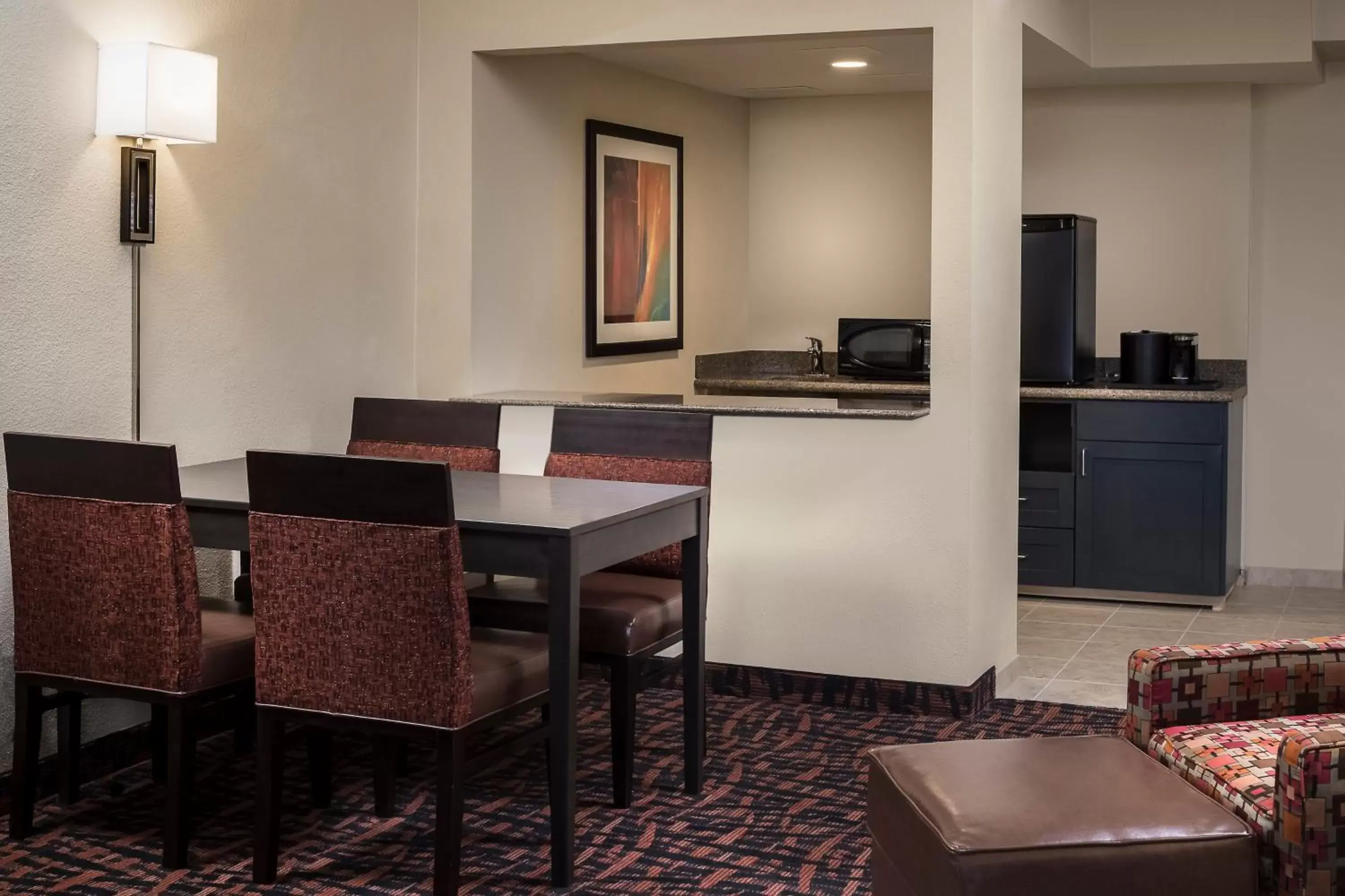 Photo of the whole room, Kitchen/Kitchenette in Holiday Inn Wichita East I-35, an IHG Hotel