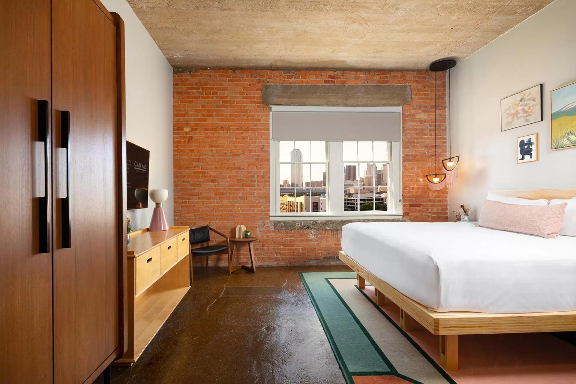 TV and multimedia, Bed in Canvas Hotel Dallas