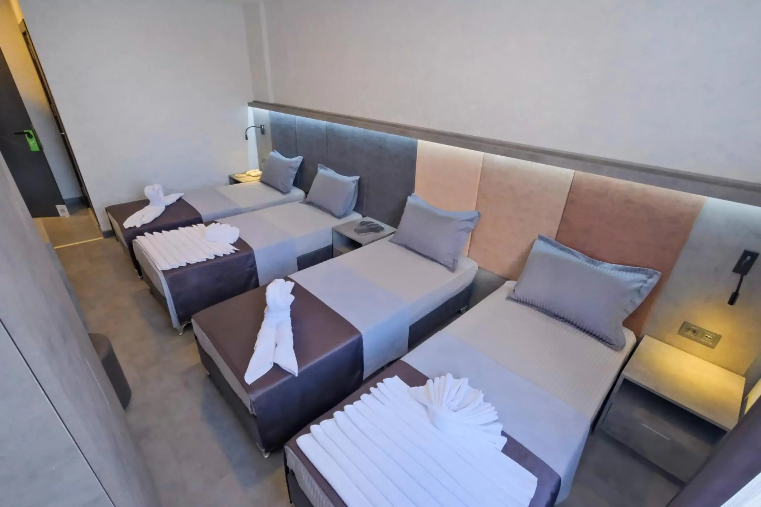 Quadruple Room in The Queen Hotel Quadruple Room in The Queen Hotel