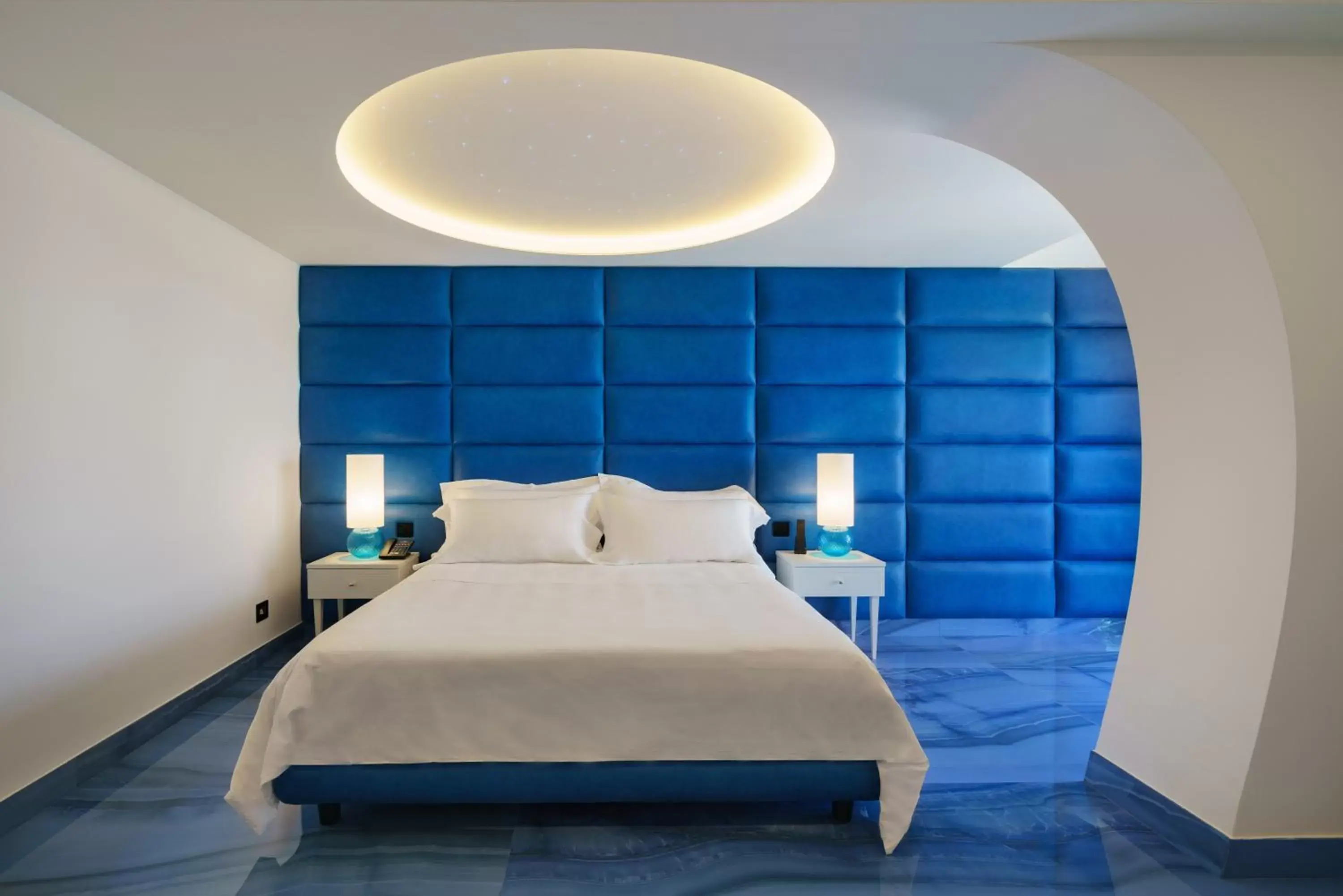 Bed in Grotta Palazzese Beach Hotel