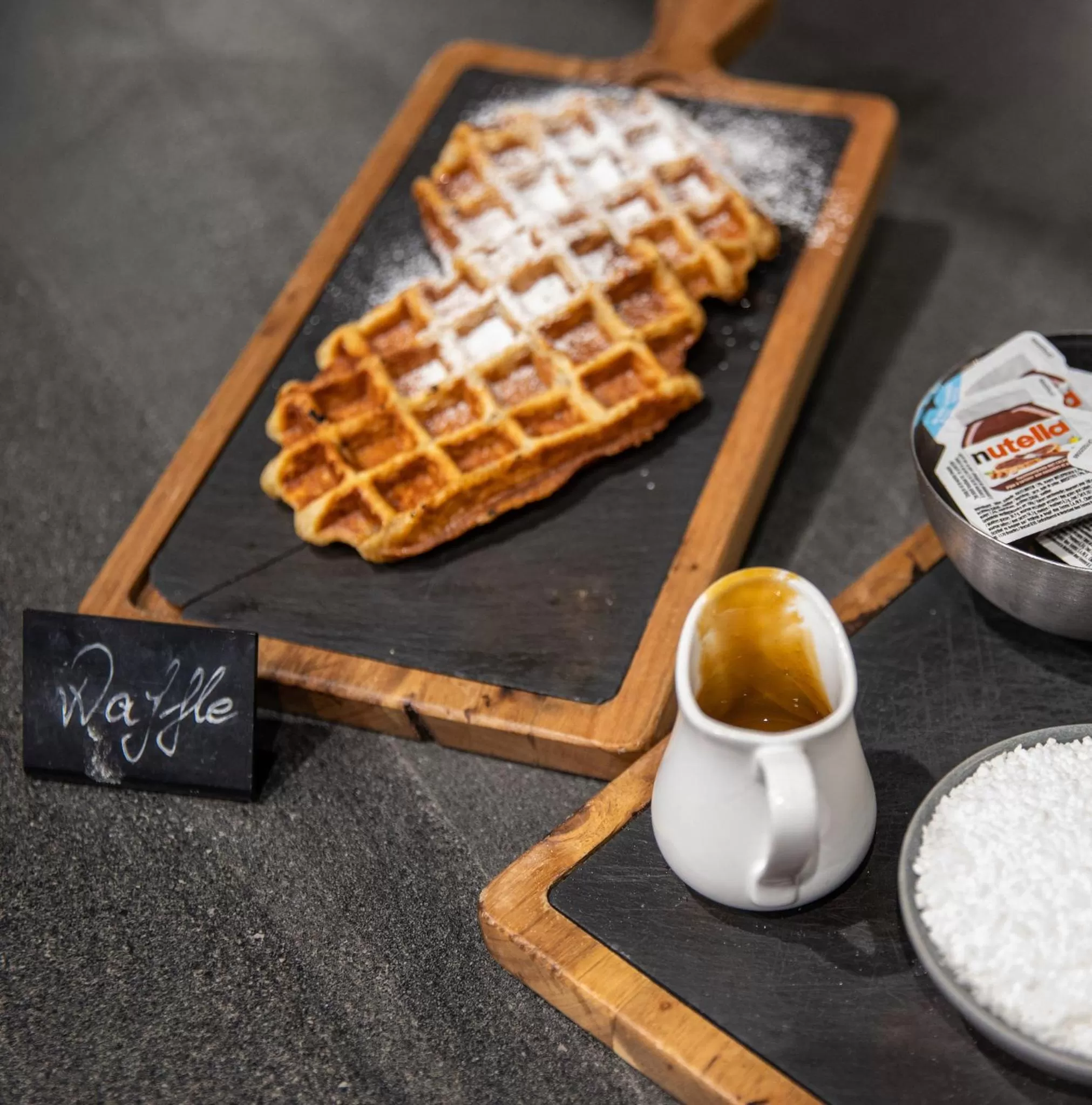 Restaurant/places to eat in Crowne Plaza Brussels Airport by IHG