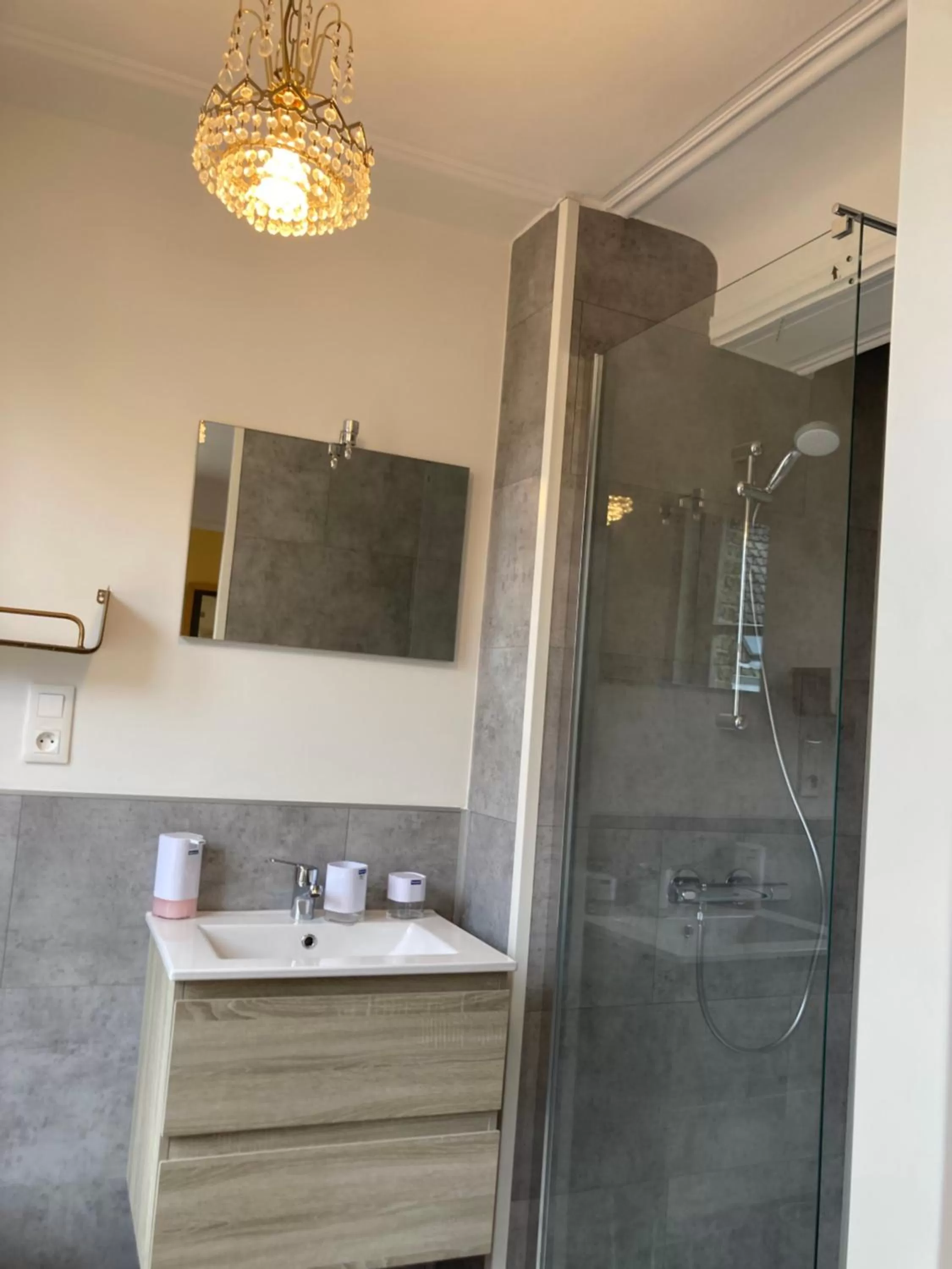 Bathroom in au 33 chambres d'hôtes