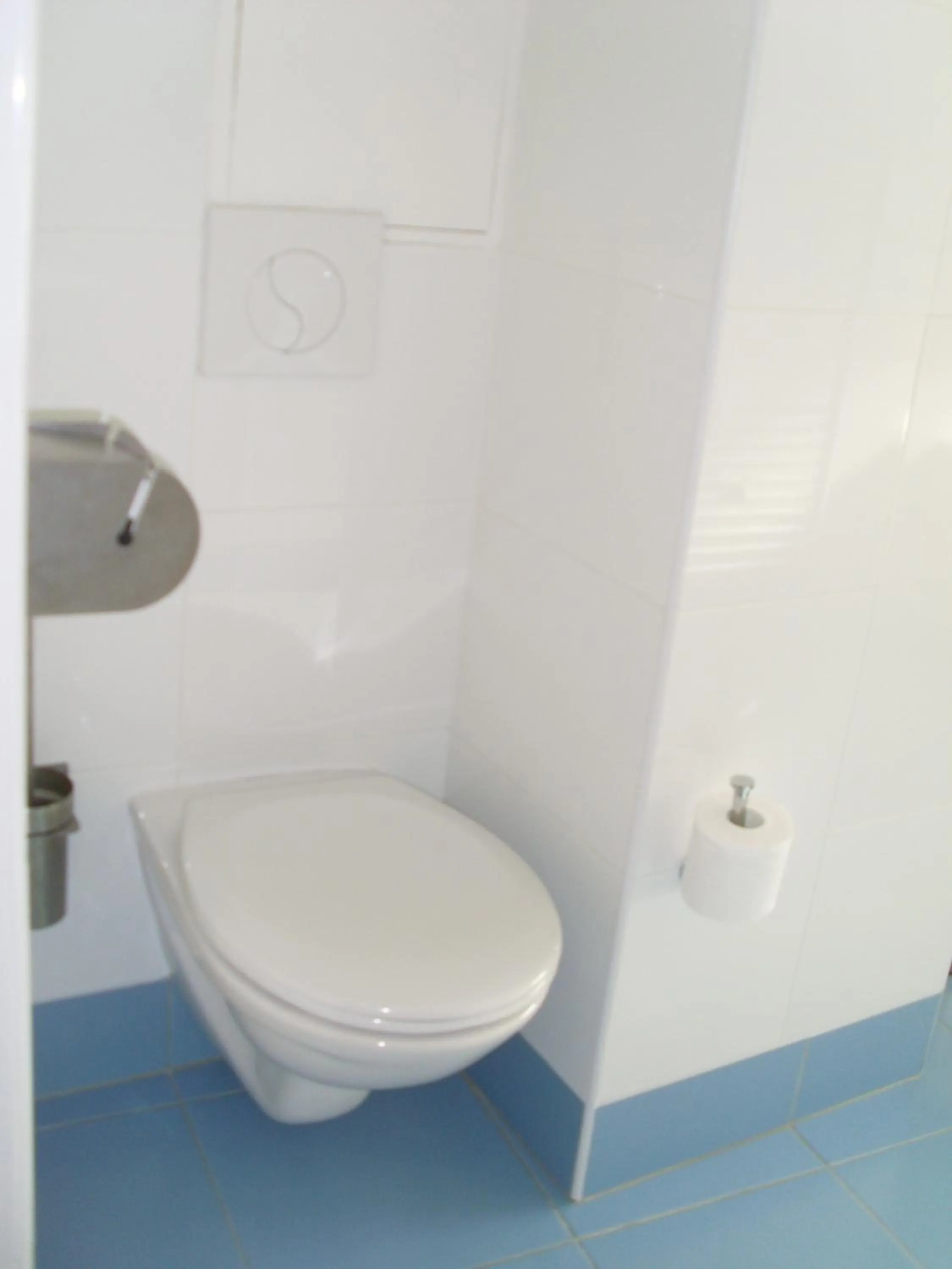 Toilet in Hôtel Le Parc