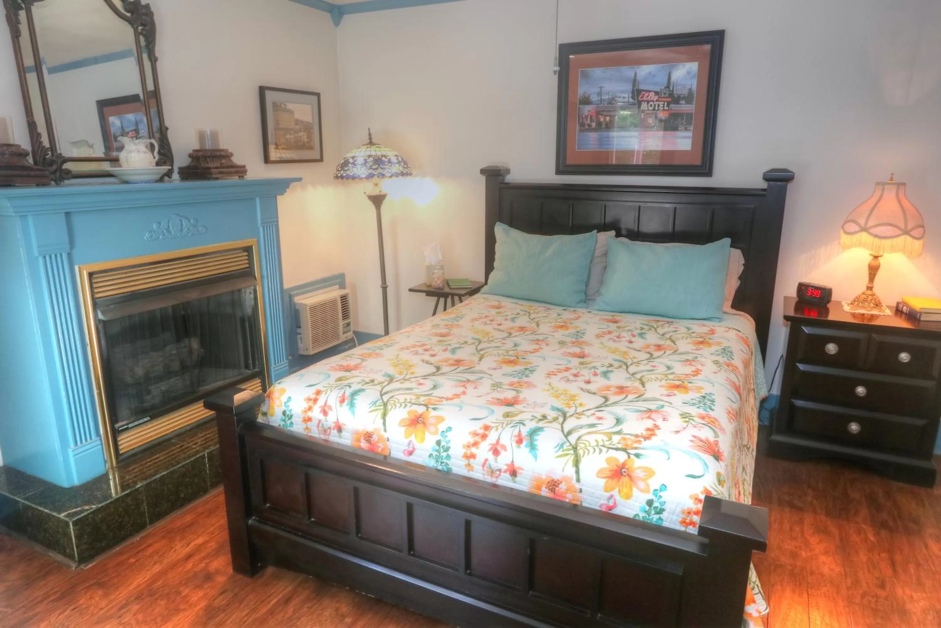 Bed in Hidden Springs Bed and Breakfast