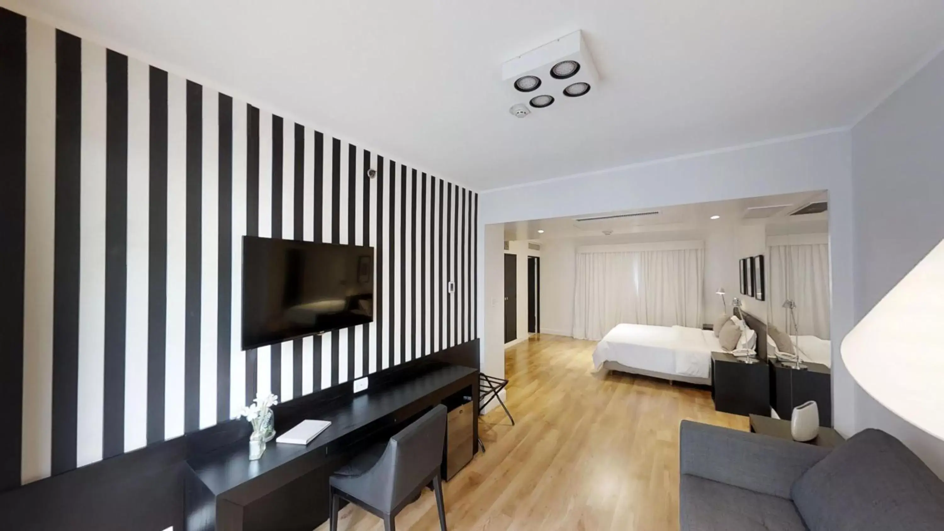 Communal lounge/ TV room, Bed in Principado Downtown Communal lounge/ TV room, Bed in Principado Downtown