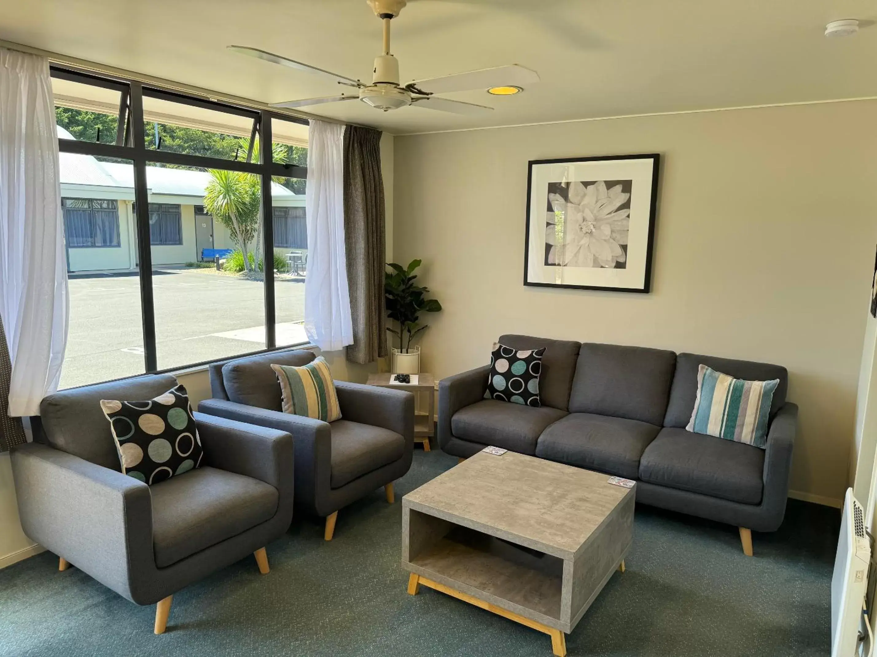 Living room, Seating Area in Academy Motor Inn