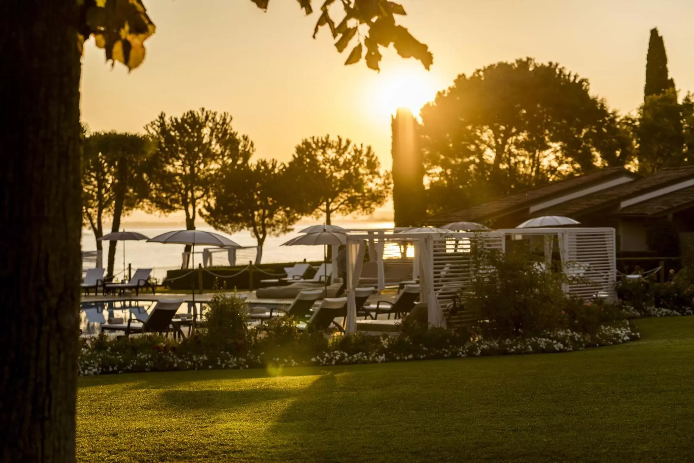 Swimming pool, Property Building in Splendido Bay Luxury Spa Resort