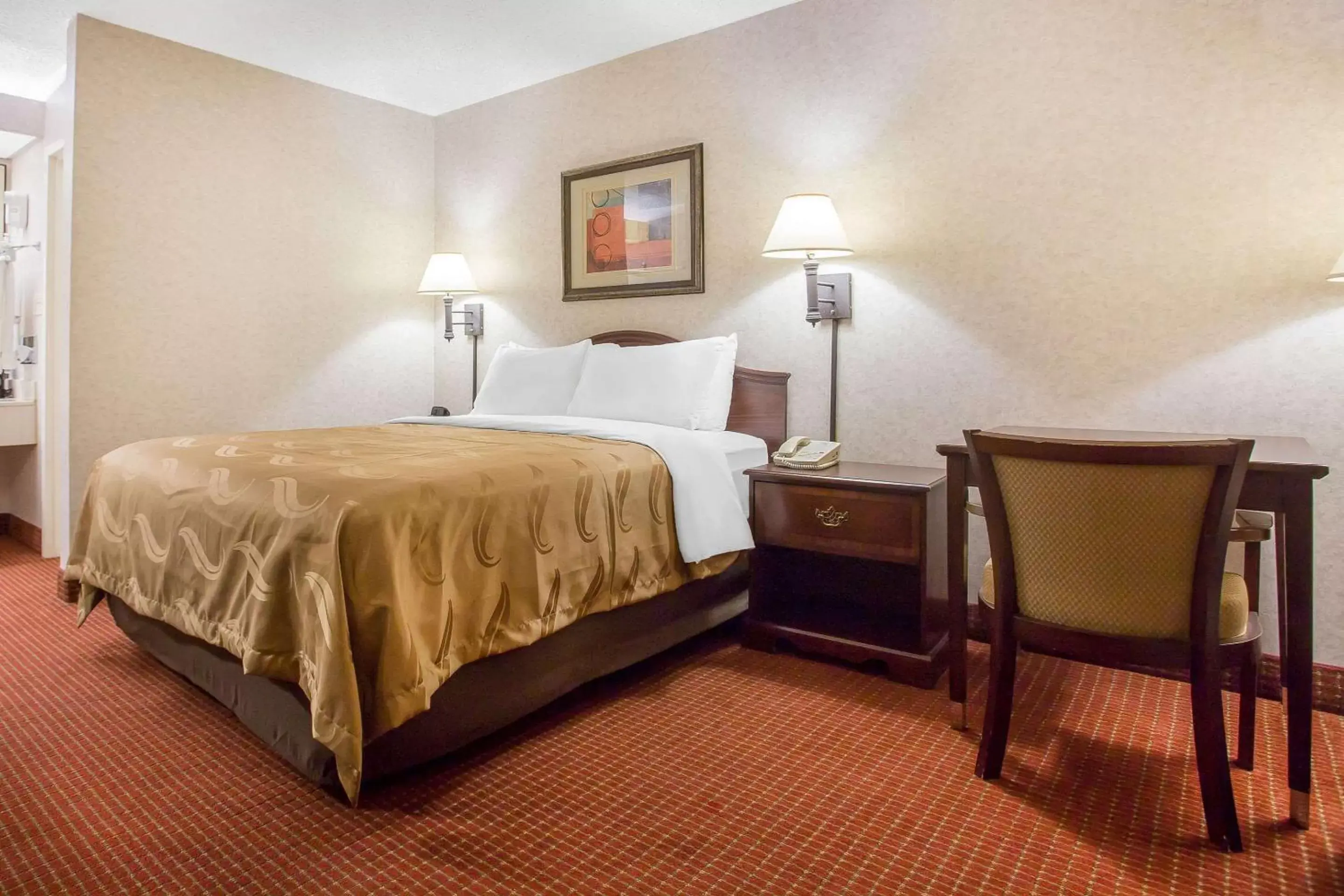 Photo of the whole room, Bed in Quality Inn Mount Airy Mayberry