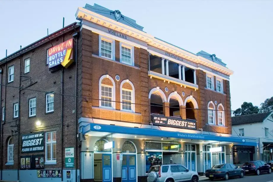 Facade/entrance in Strathfield Hotel