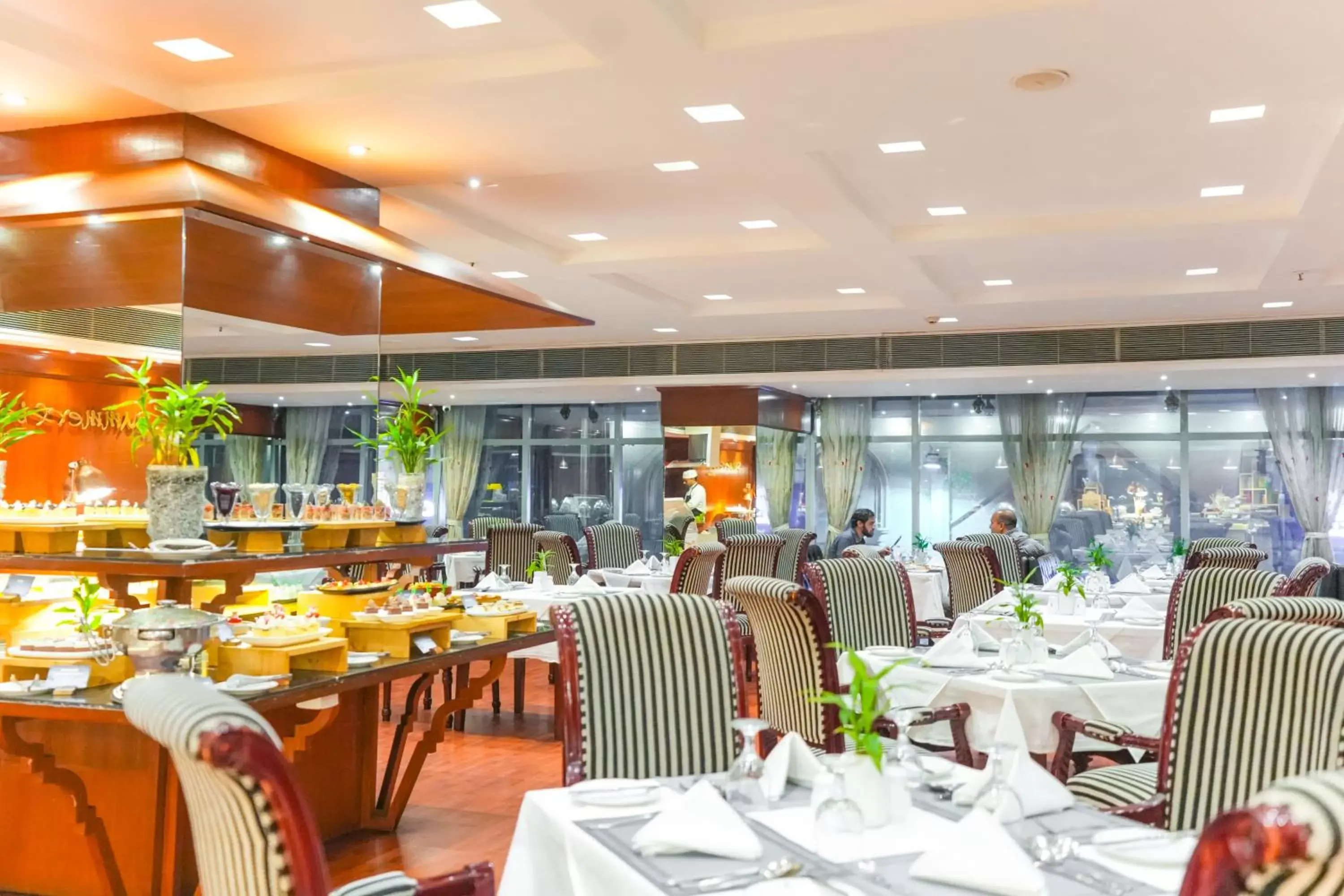 Restaurant/Places to Eat in Hotel Sarina