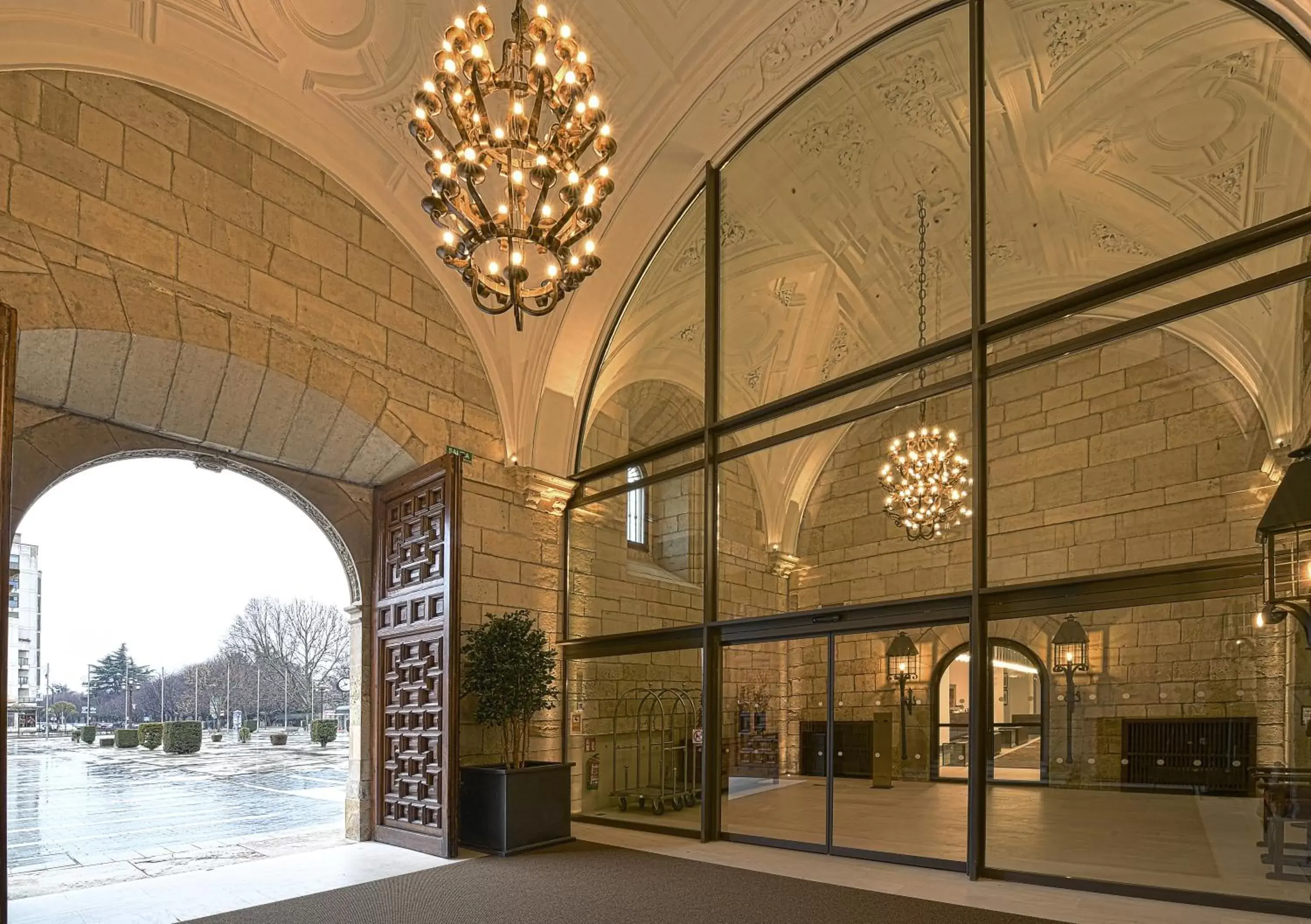 Facade/entrance in Parador de Turismo de León