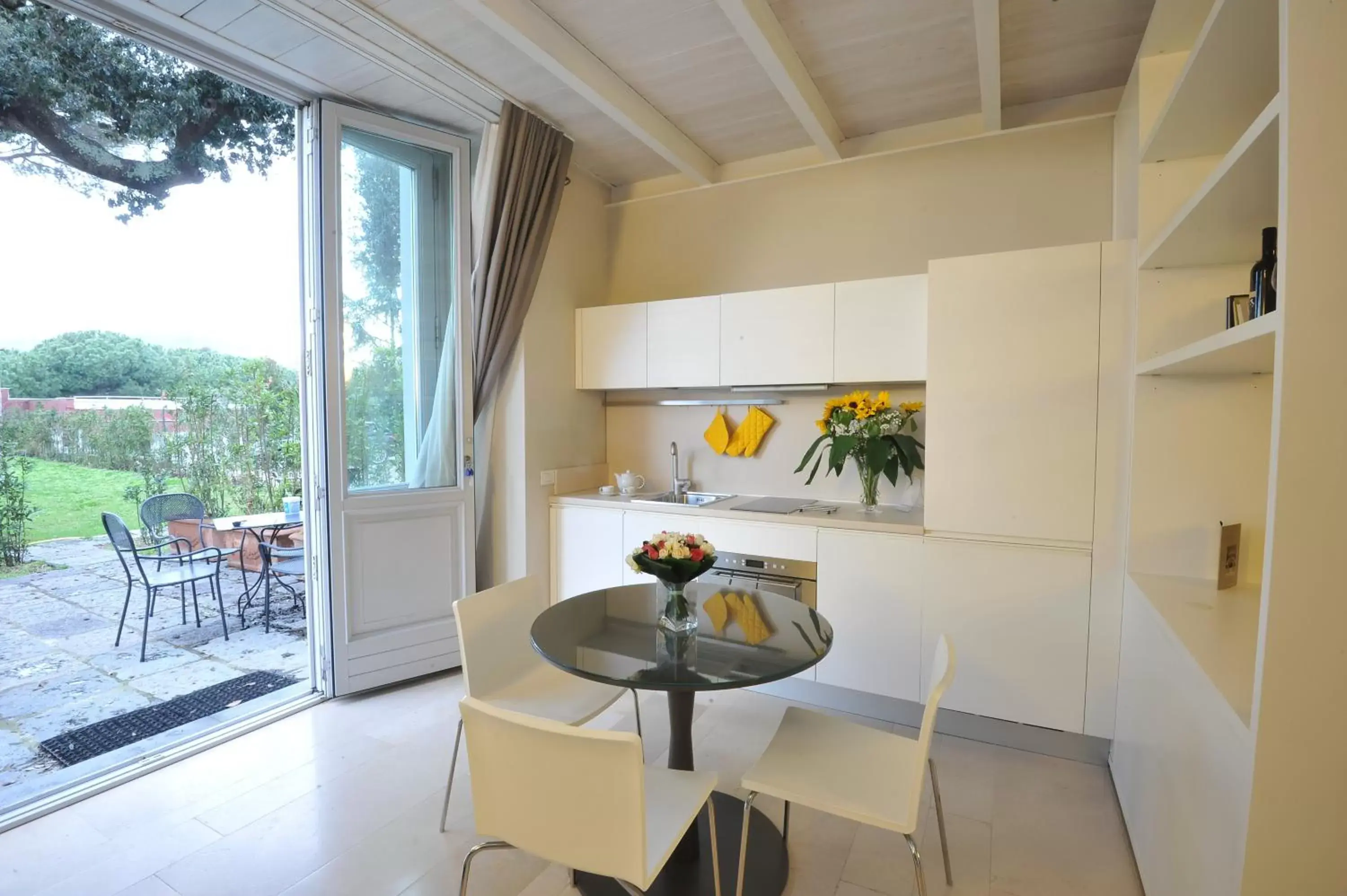 Balcony/Terrace, Dining Area in Villa Avellino Historic Residence