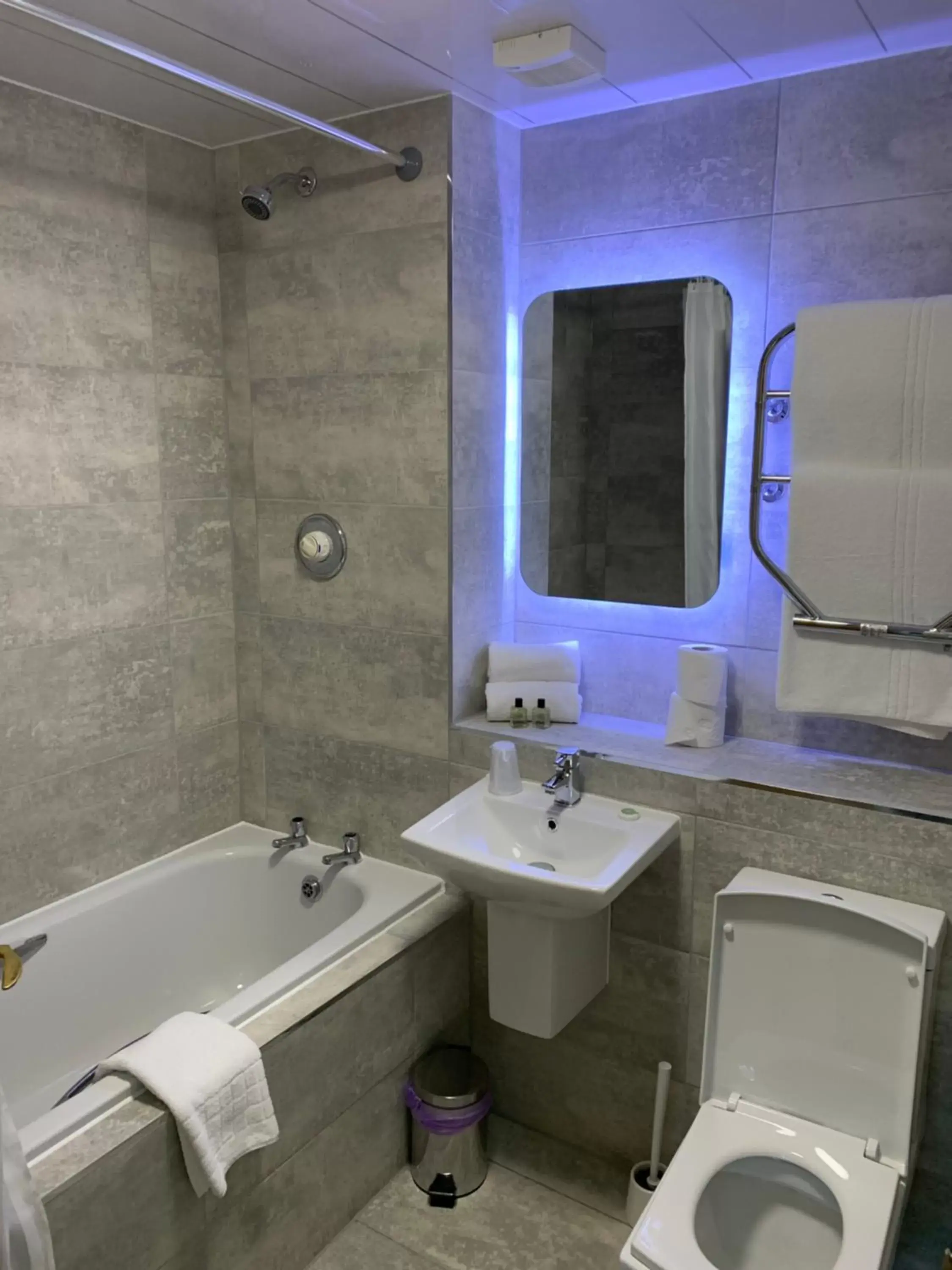 Bathroom in Crowwood Hotel and Alba Restaurant