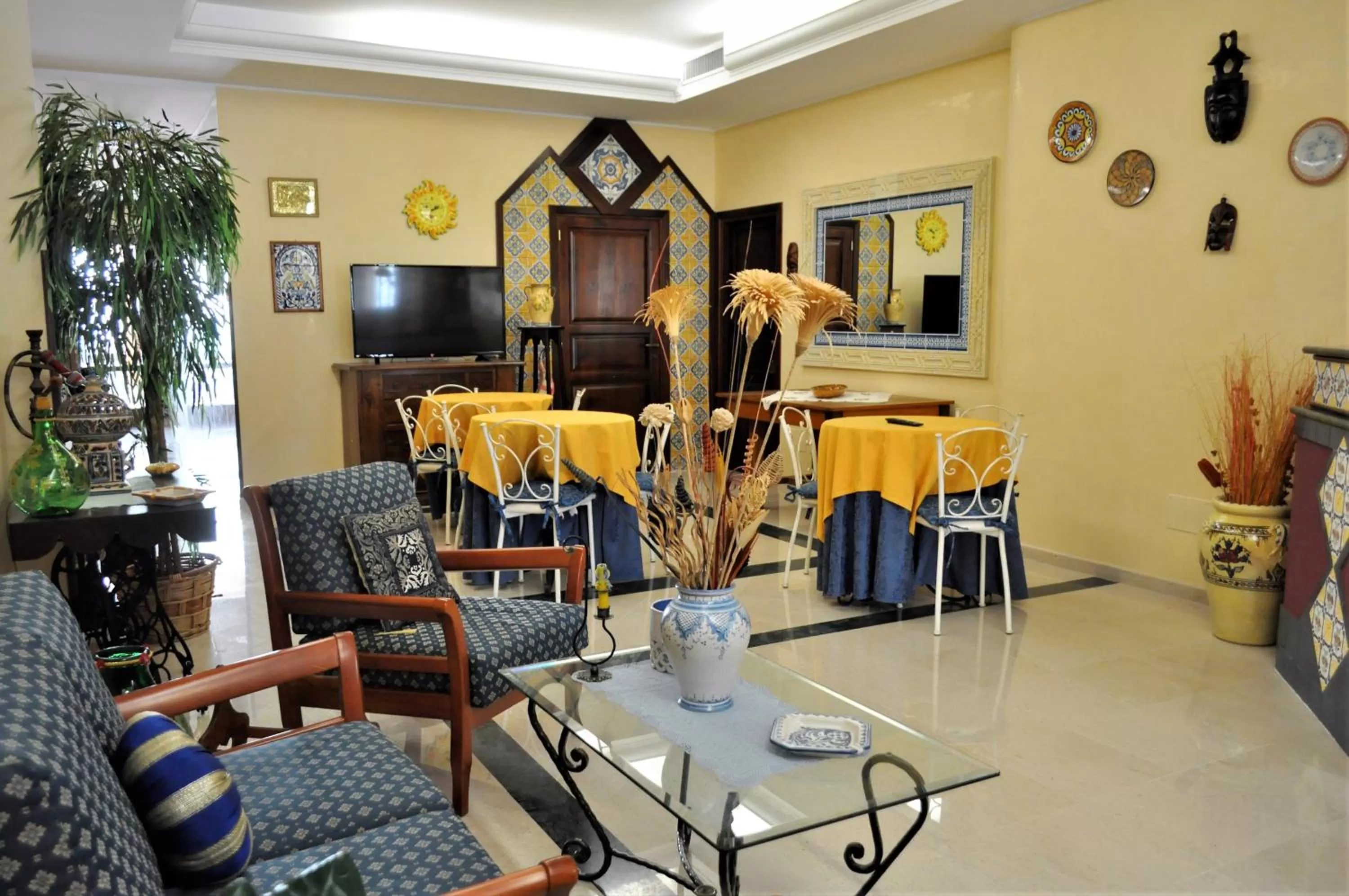 Communal lounge/ TV room in Al-Tair