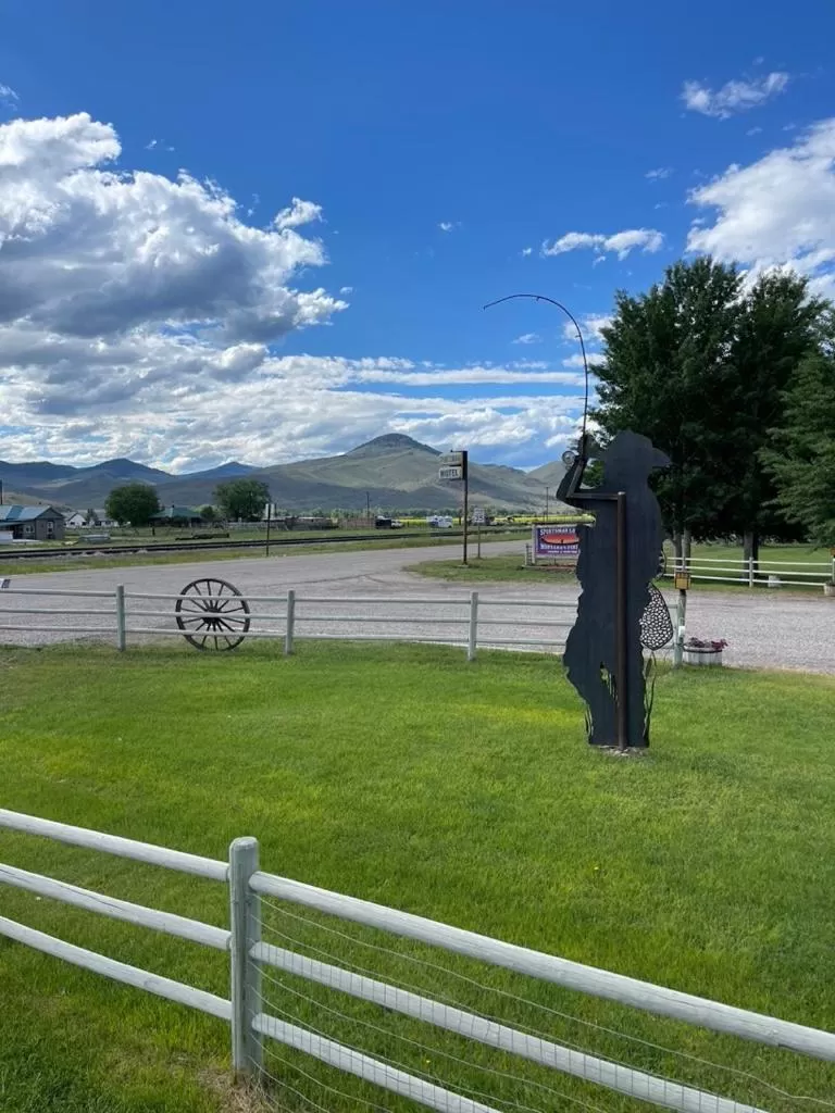 Sportsman Lodge Melrose MT