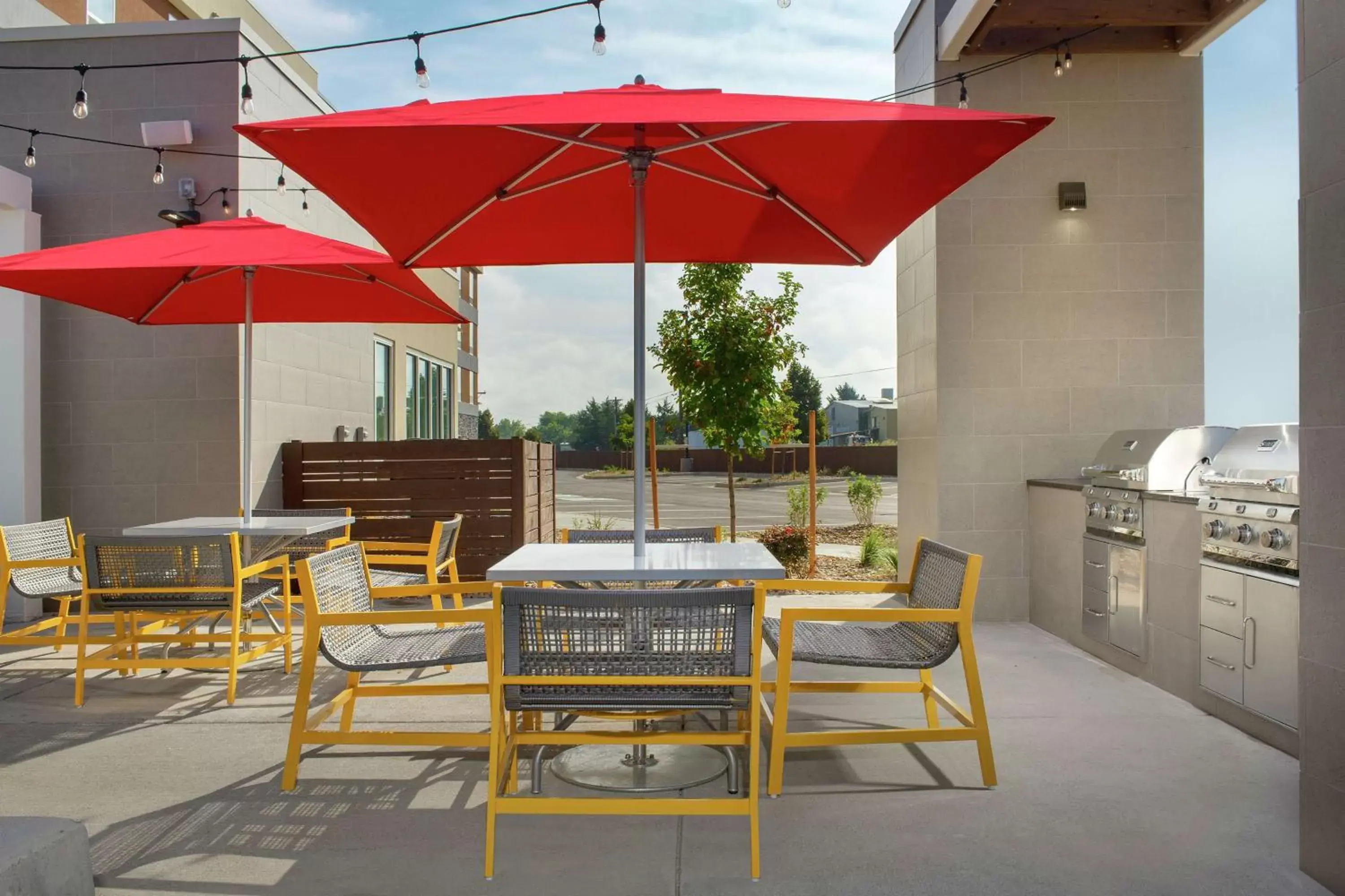 Patio, Restaurant/Places to Eat in Home2 Suites By Hilton Longmont