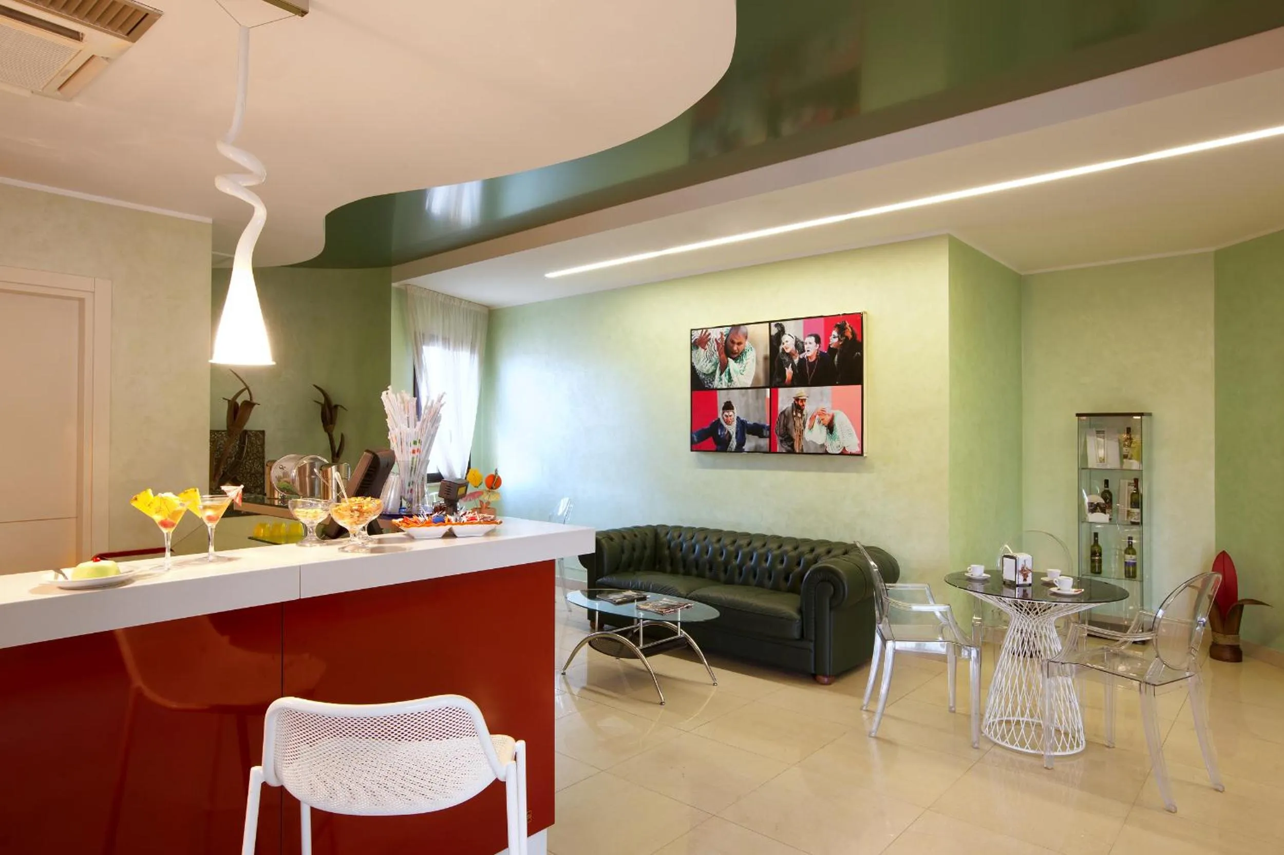 Restaurant/places to eat in Grand Hotel Sofia