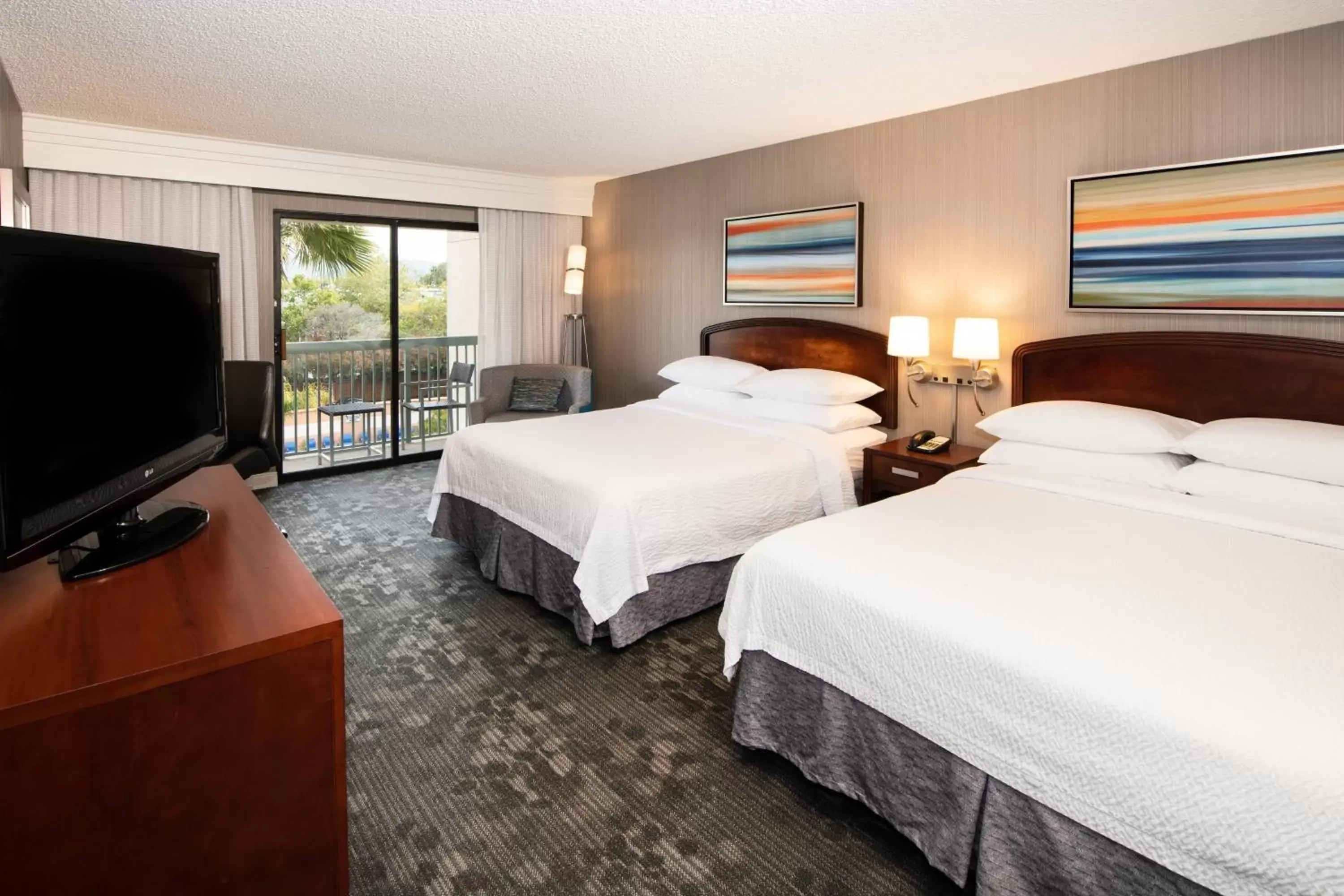 Photo of the whole room, Bed in Courtyard by Marriott Oakland Airport
