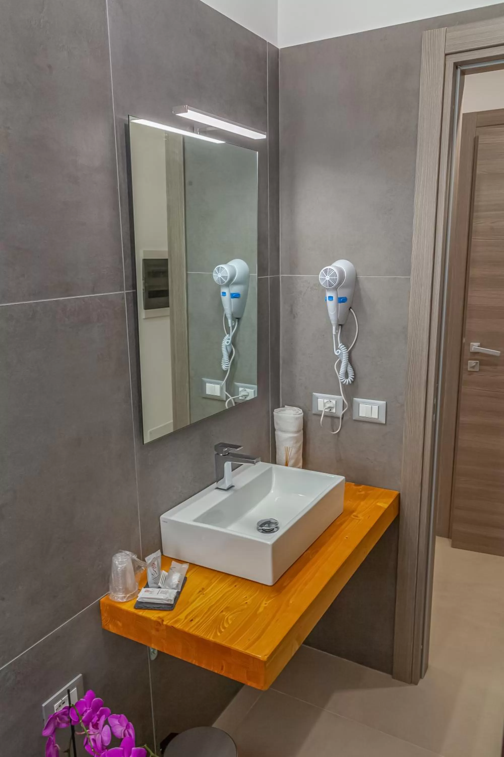 Bathroom in Isgrò Rooms