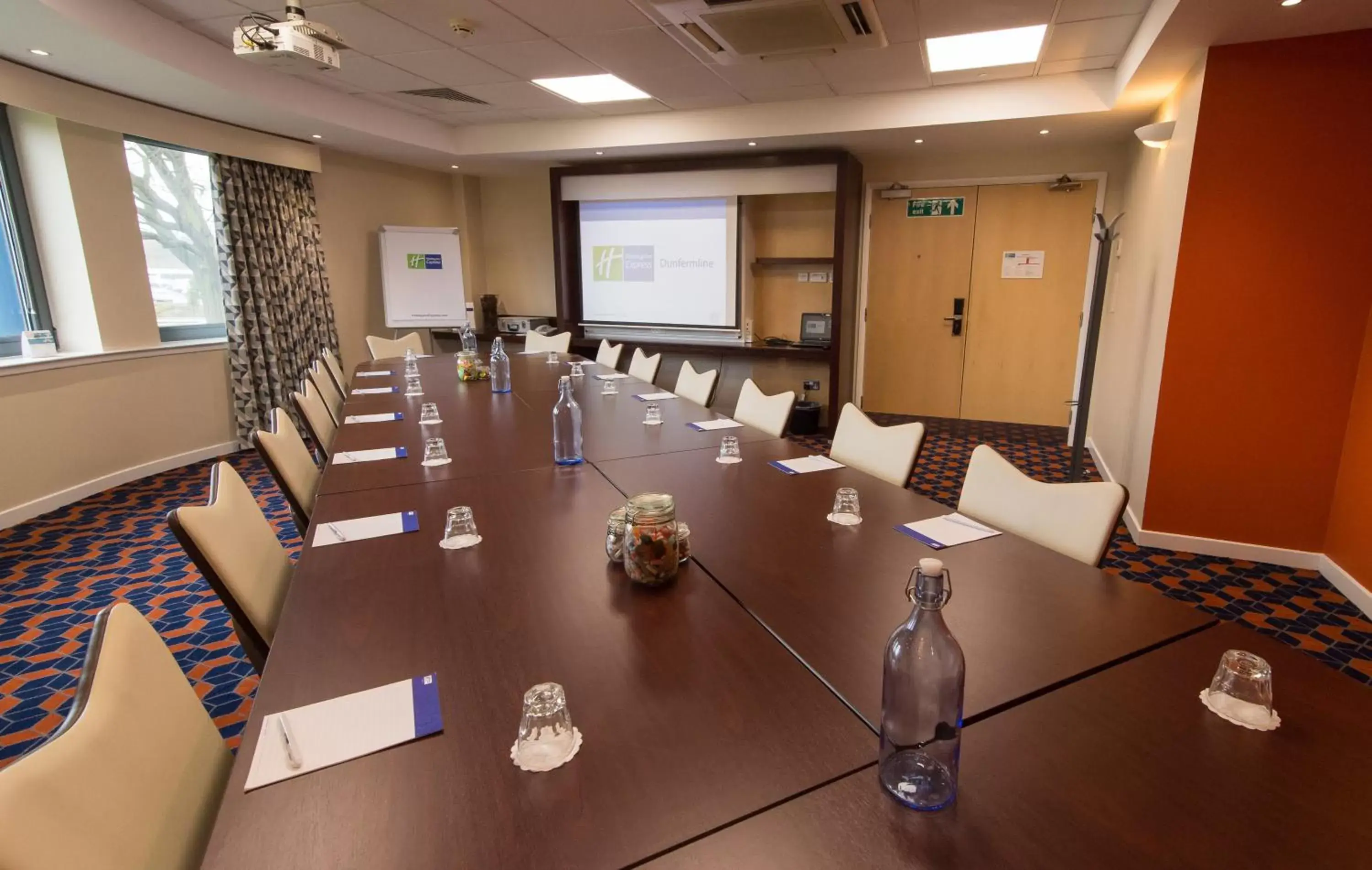 Meeting/conference room in Holiday Inn Express Dunfermline, an IHG Hotel