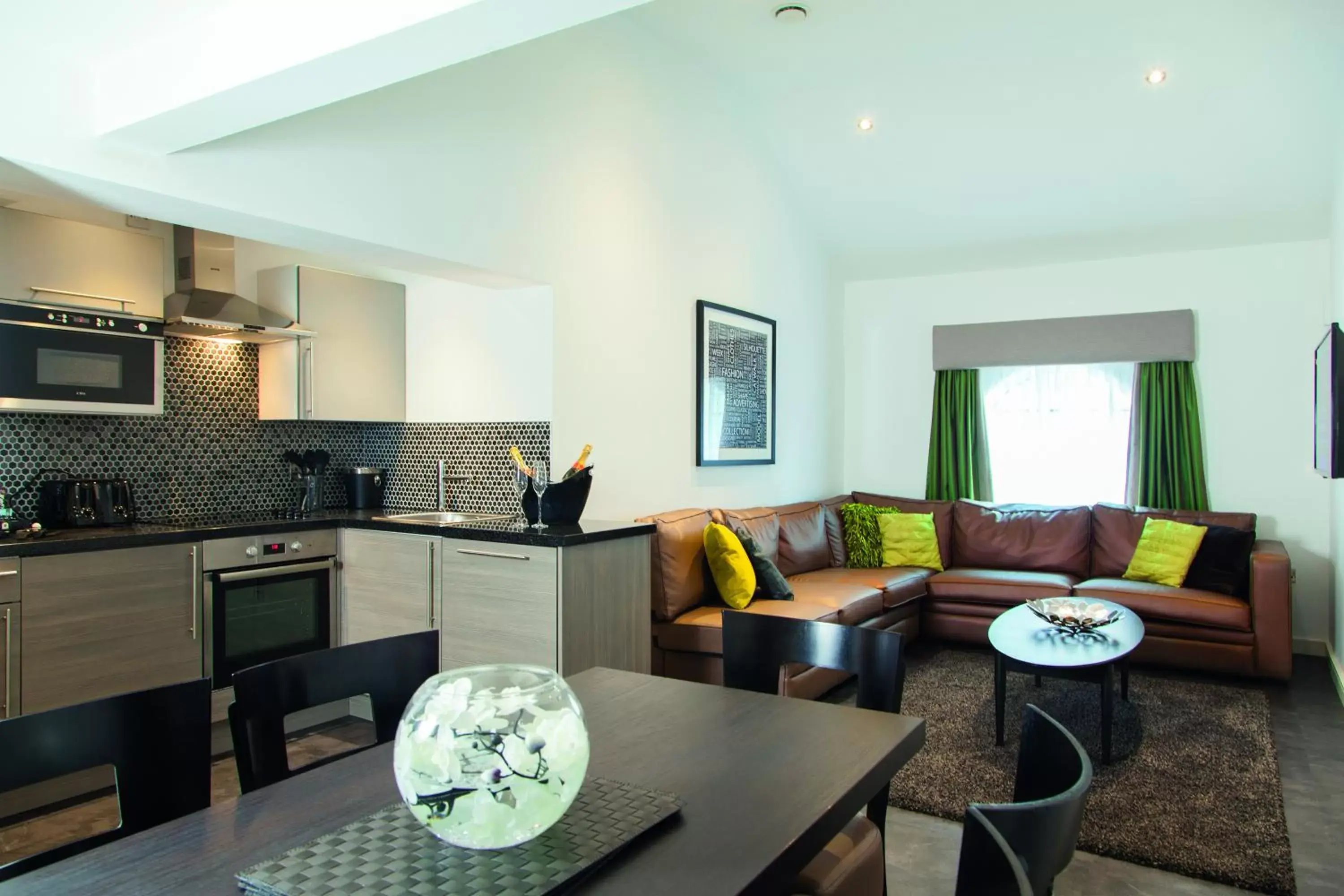 Kitchen or kitchenette, Kitchen/Kitchenette in EPIC Apart Hotel - Seel Street